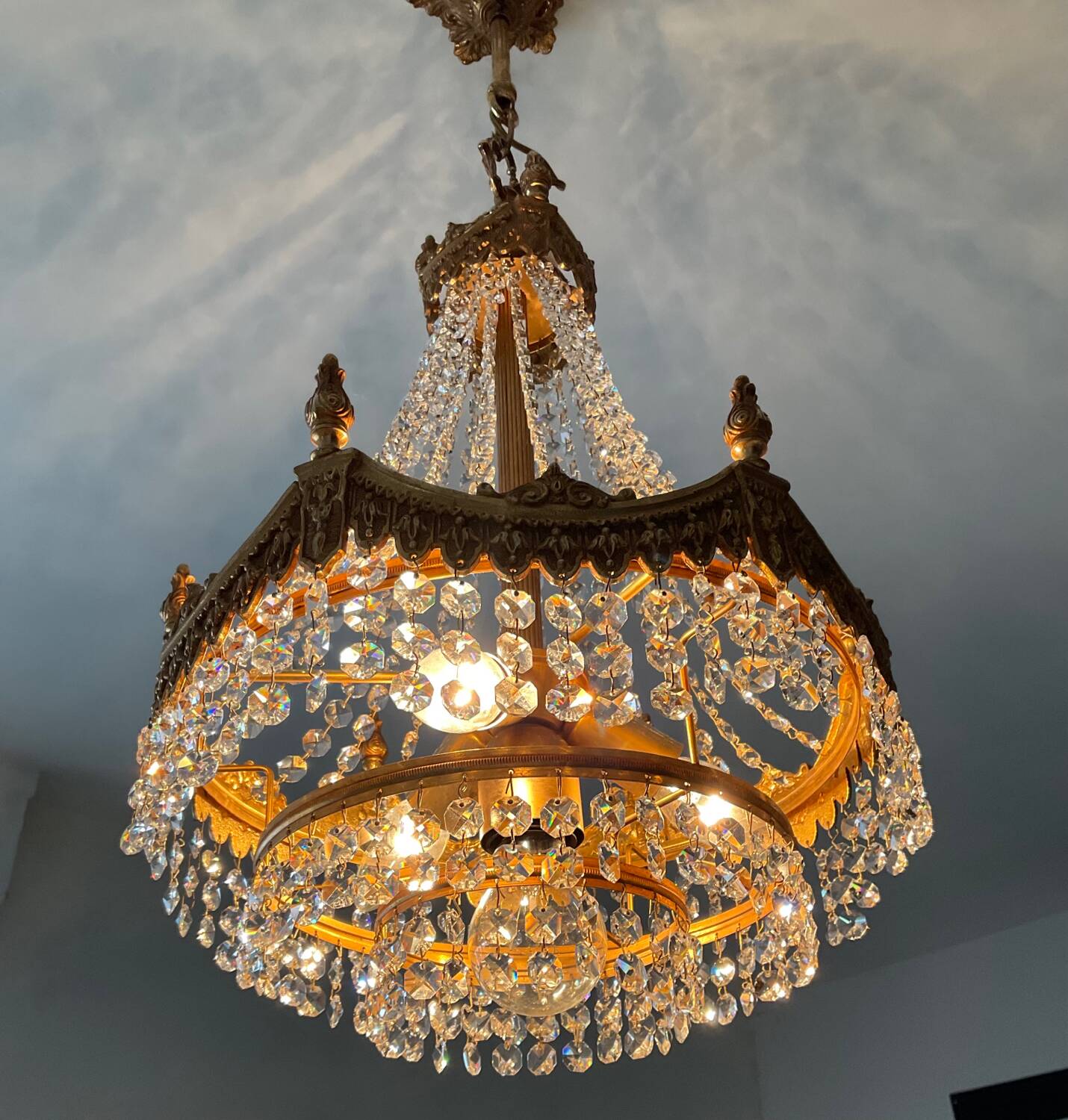 Lustre cascade en bronze et pampilles de cristal