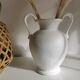 Vases blanc avec anses