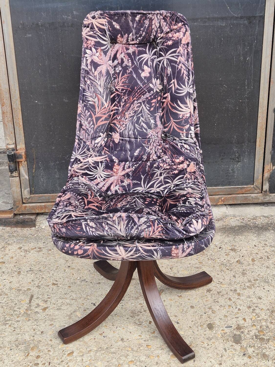 6 velvet and wood chairs from the 70s