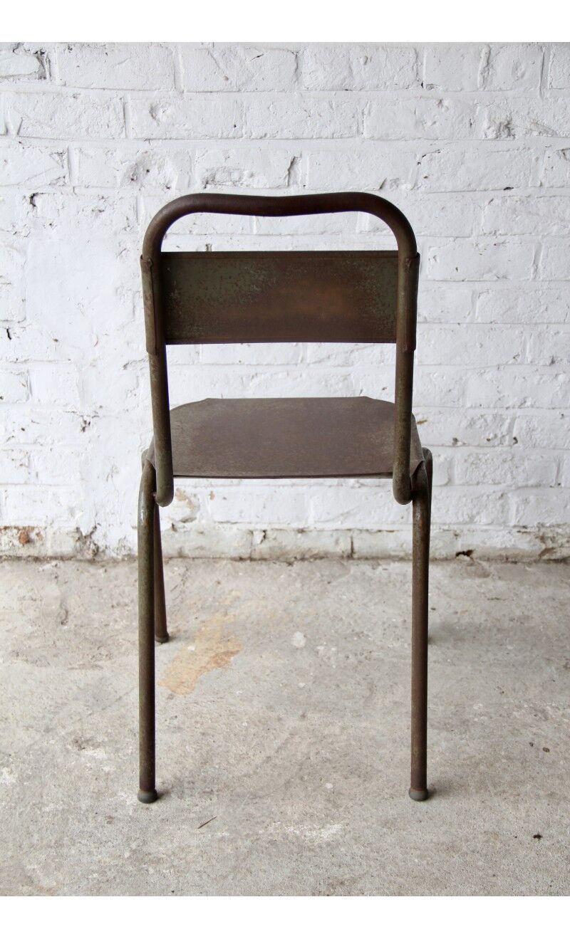 Chaise en métal