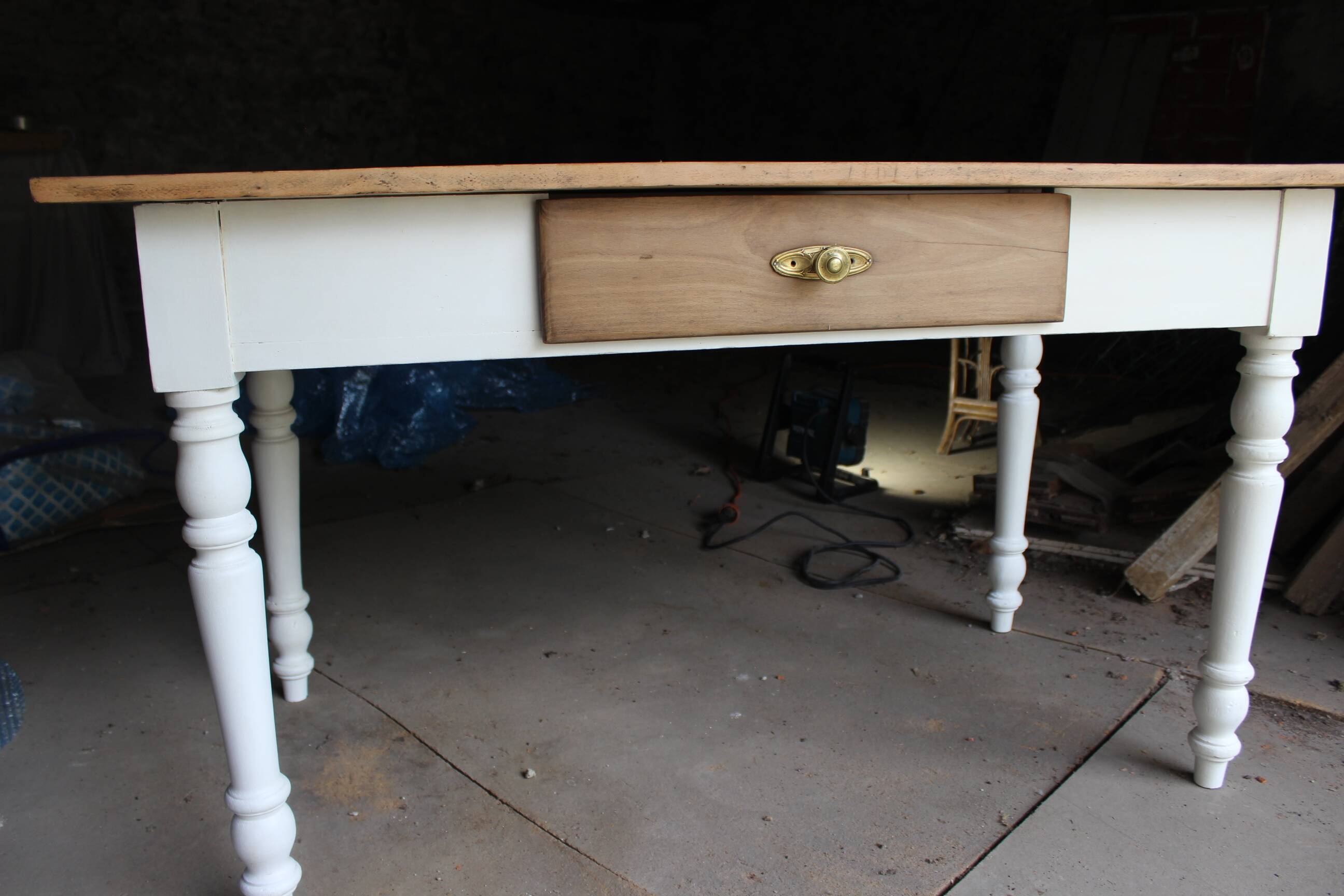 Farm table