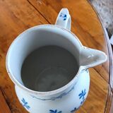 Pitcher with side handle