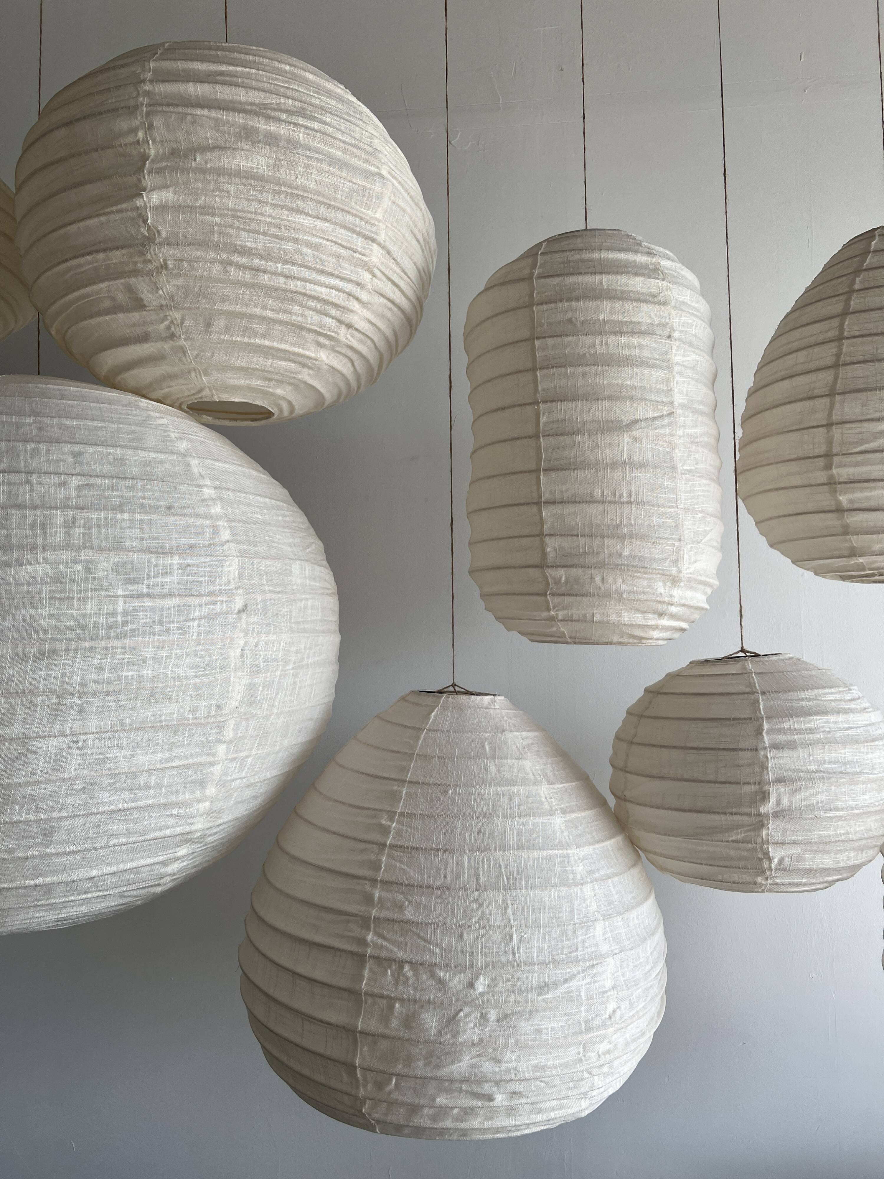 Suspension in rattan and natural japanese linen in the shape of a drop