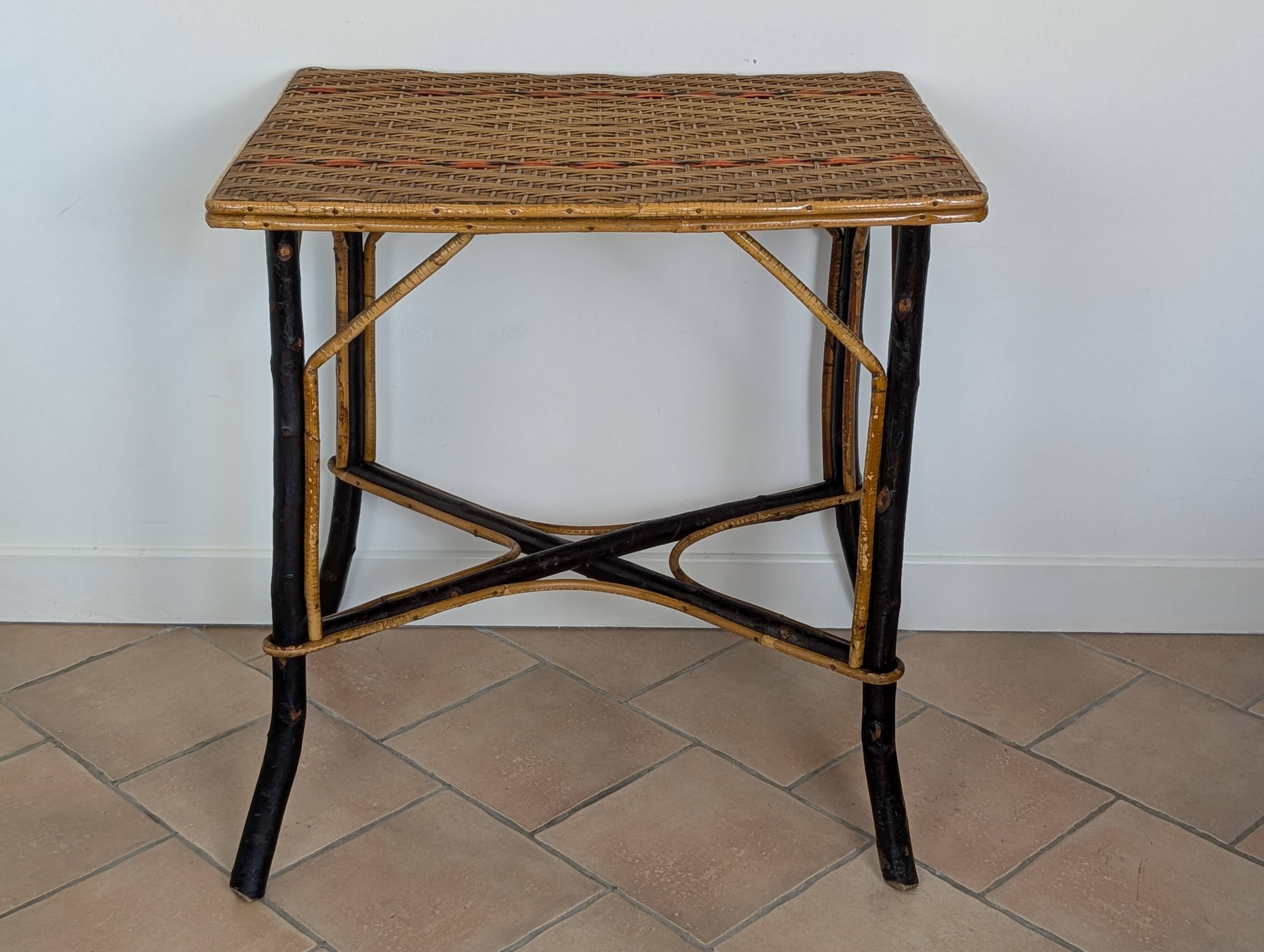 Table en bois et rotin 1920