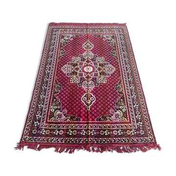 Vintage carpet with floral decoration 123x176cm