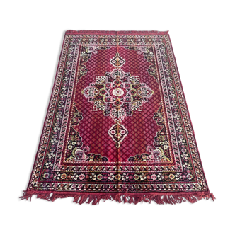 Vintage carpet with floral decoration 123x176cm