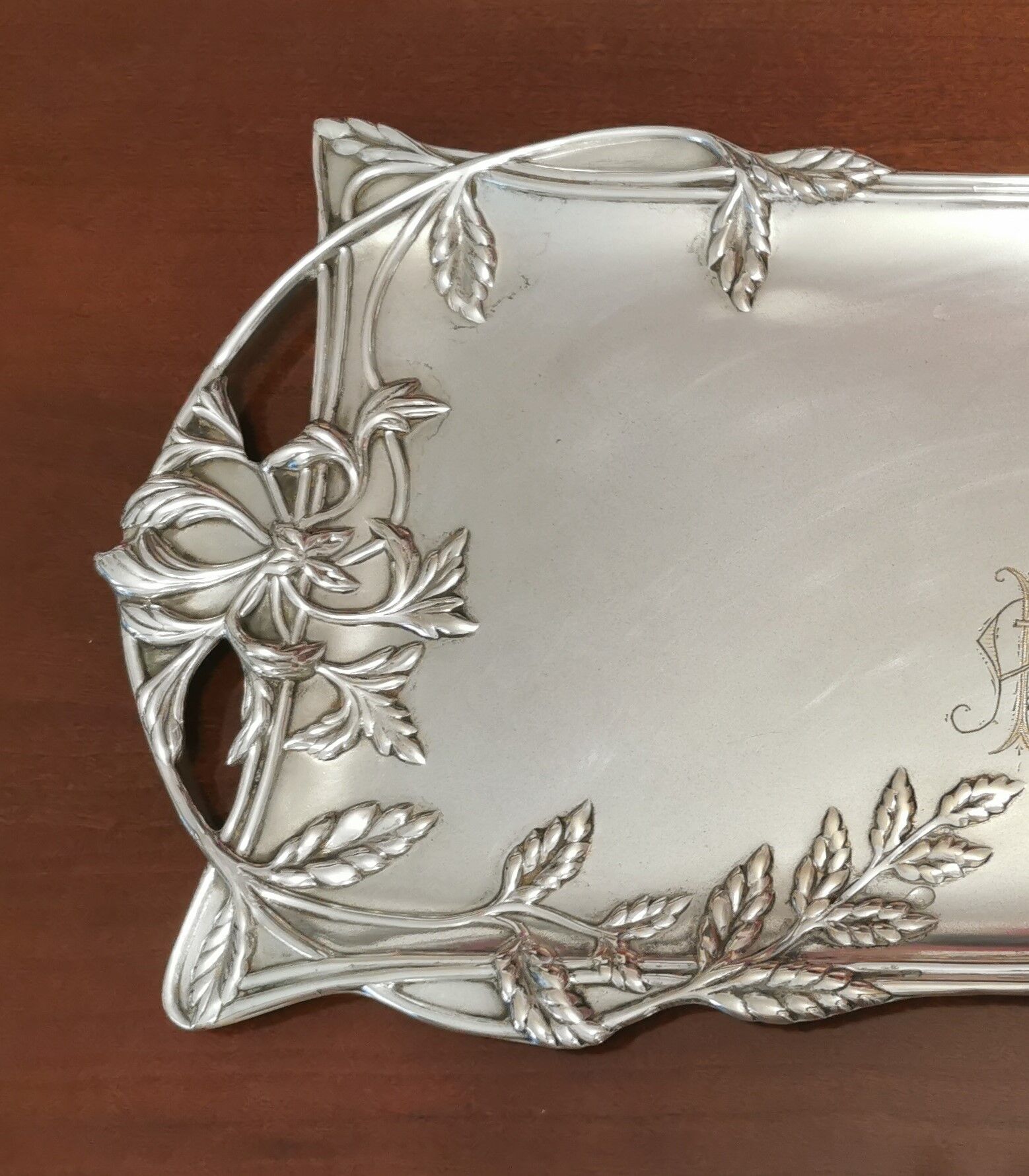 Silver modernist tray Meneses