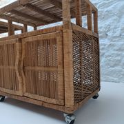 Paire de buffets en rotin vintage (Buri ) sur roulettes