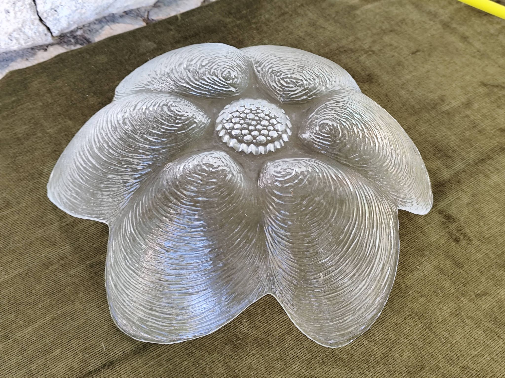 Oyster shaped glass salad bowl