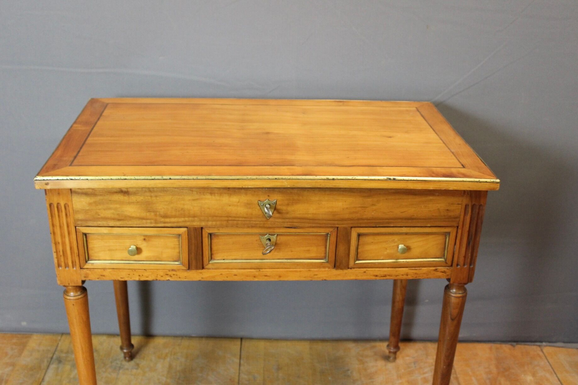 Coiffeuse d'homme en Merisier  , époque Directoire
