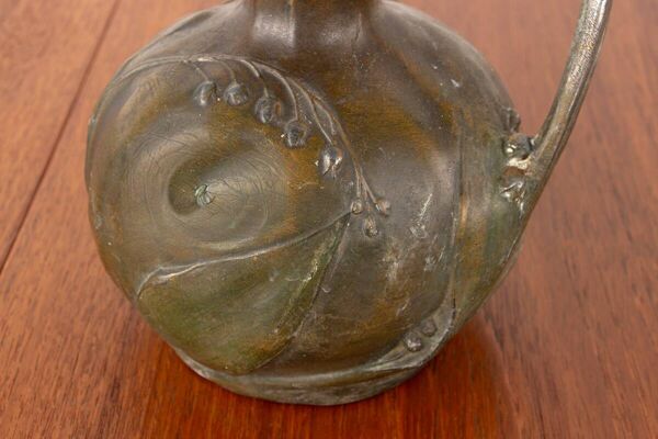 Vase Art-Nouveau en étain massif patiné bronze par Louis Chalon 1910.