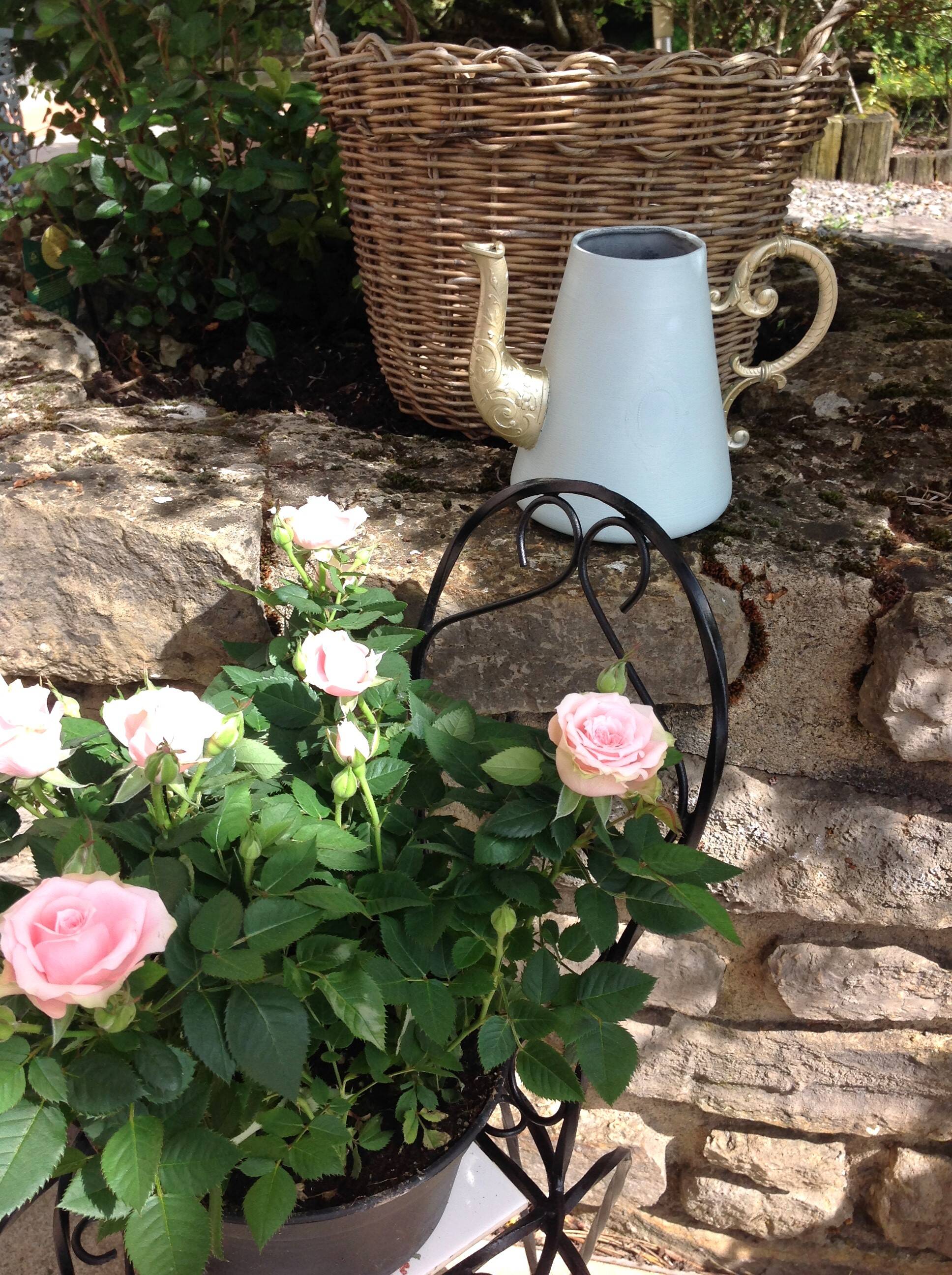 Plant holder "chair" in wrought iron and earthenware / vintage 60s-70s