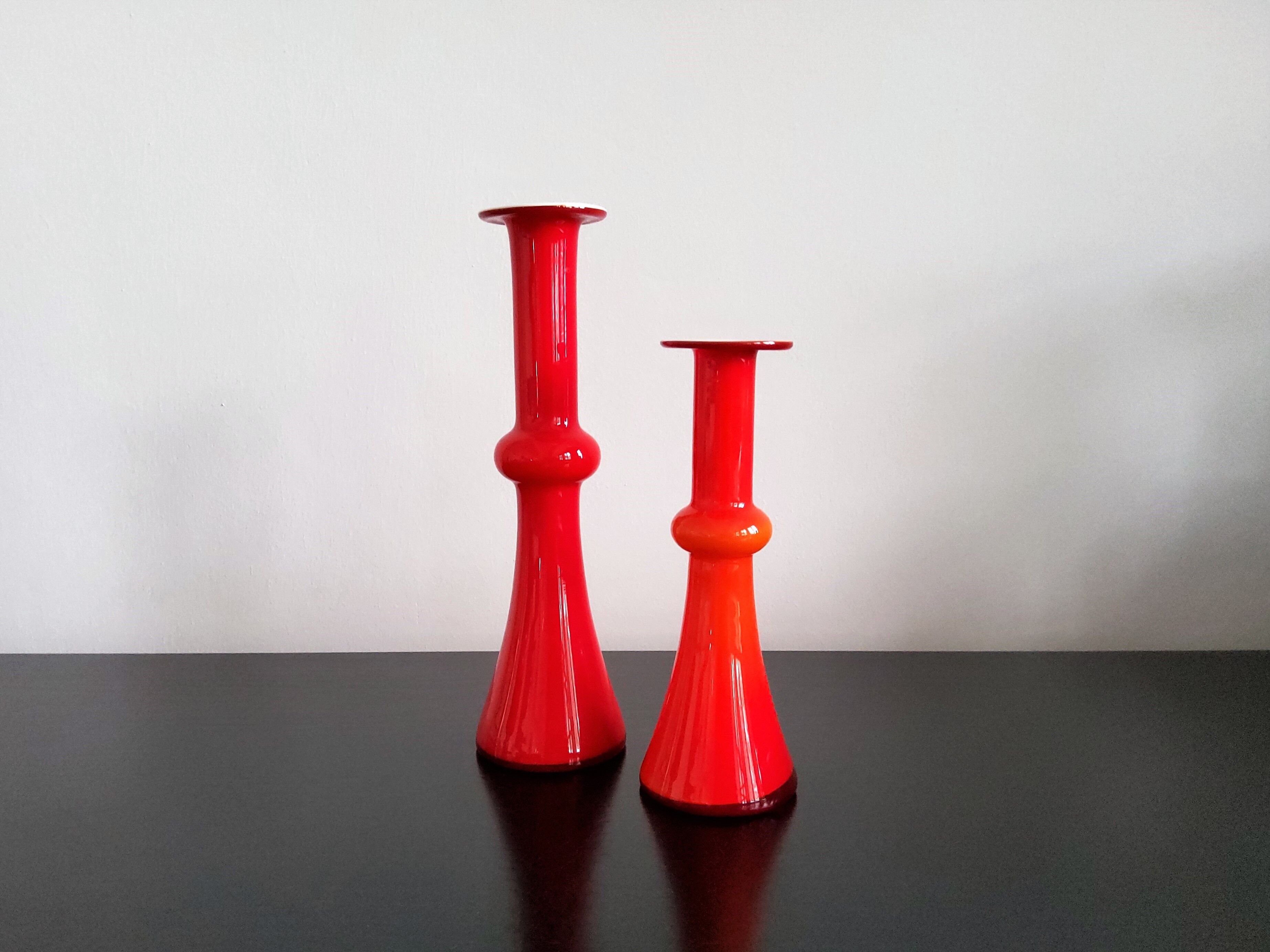 Arrangement of 4 red glass 'Carnaby' vases by Per Lütken for Holmegaard, Denmark 1960's