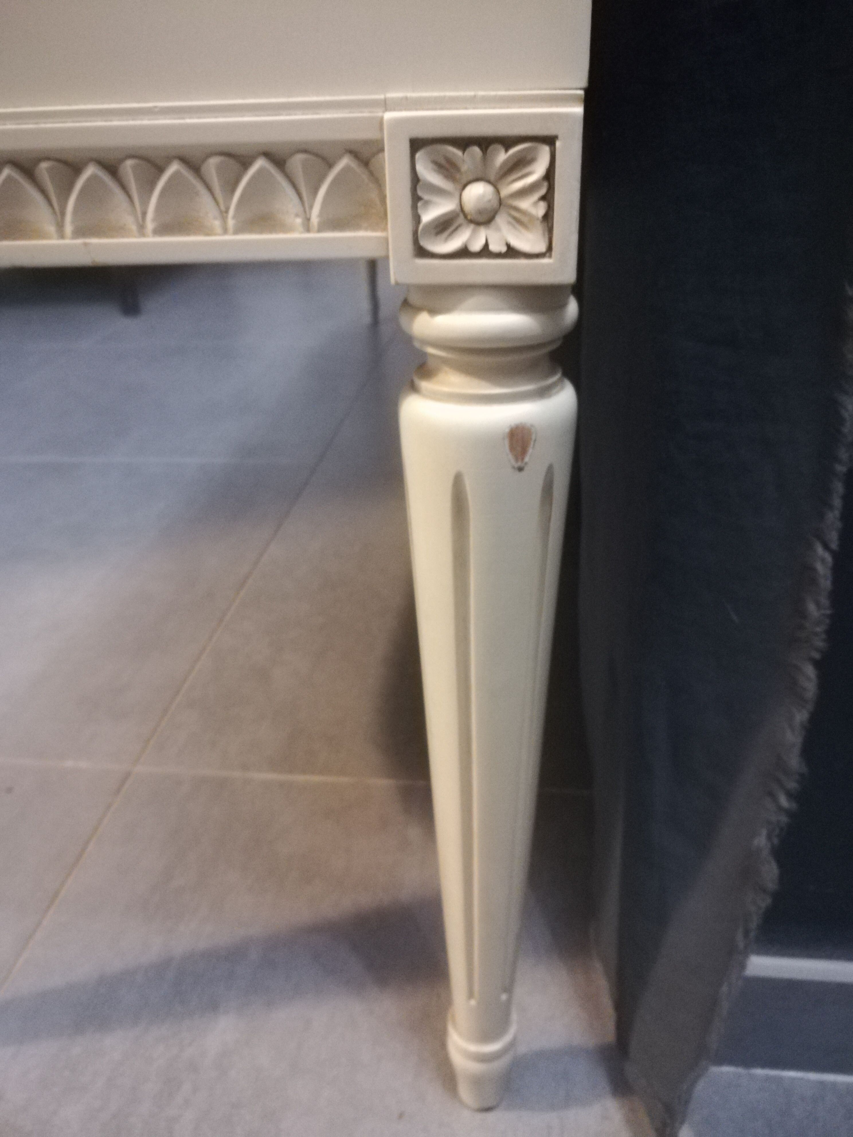 Enfilade style Louis XVI lacquered cream