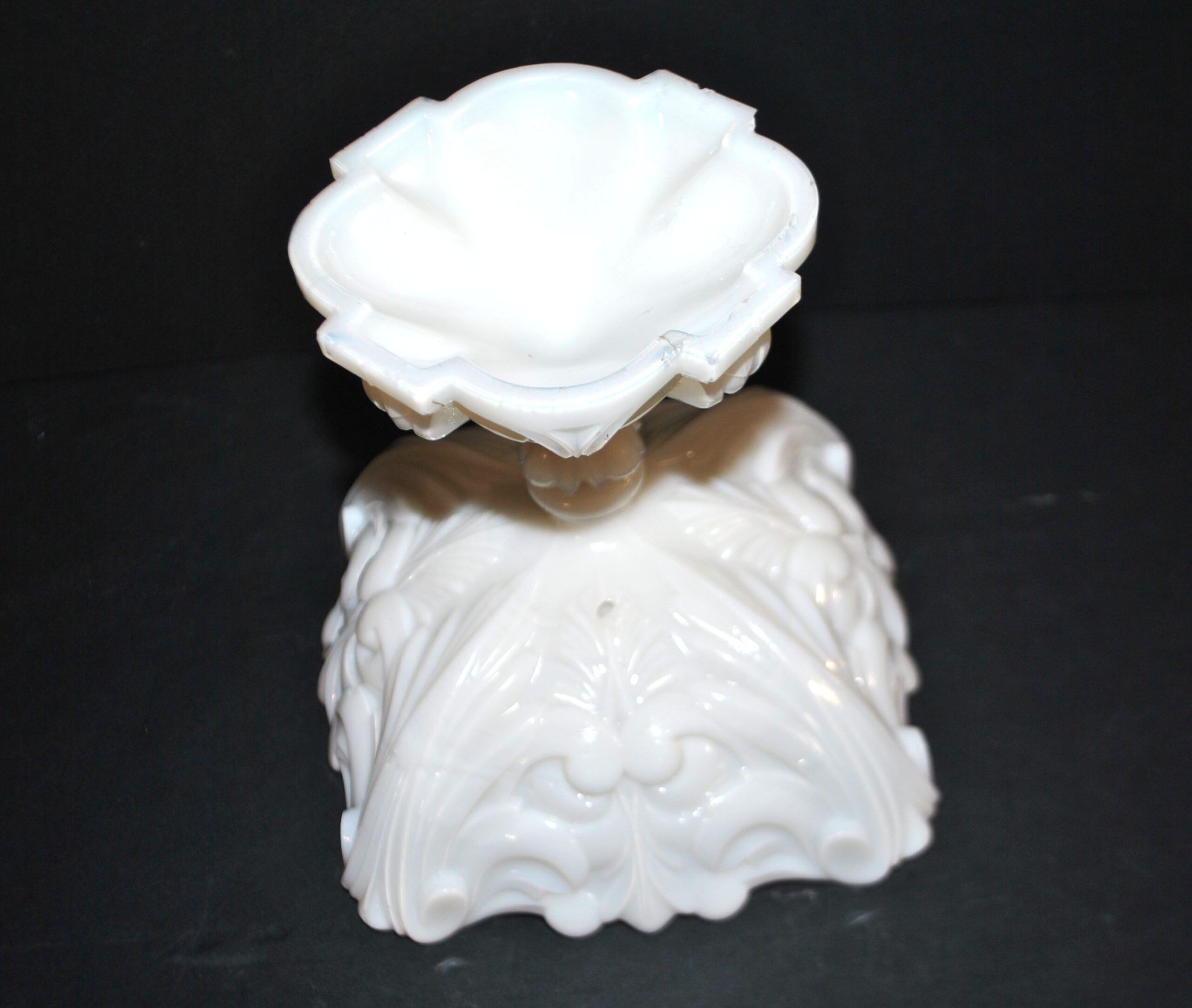 Opaline de Vallerysthal chalice cup Art Nouveau 1910 white opaline H16cm