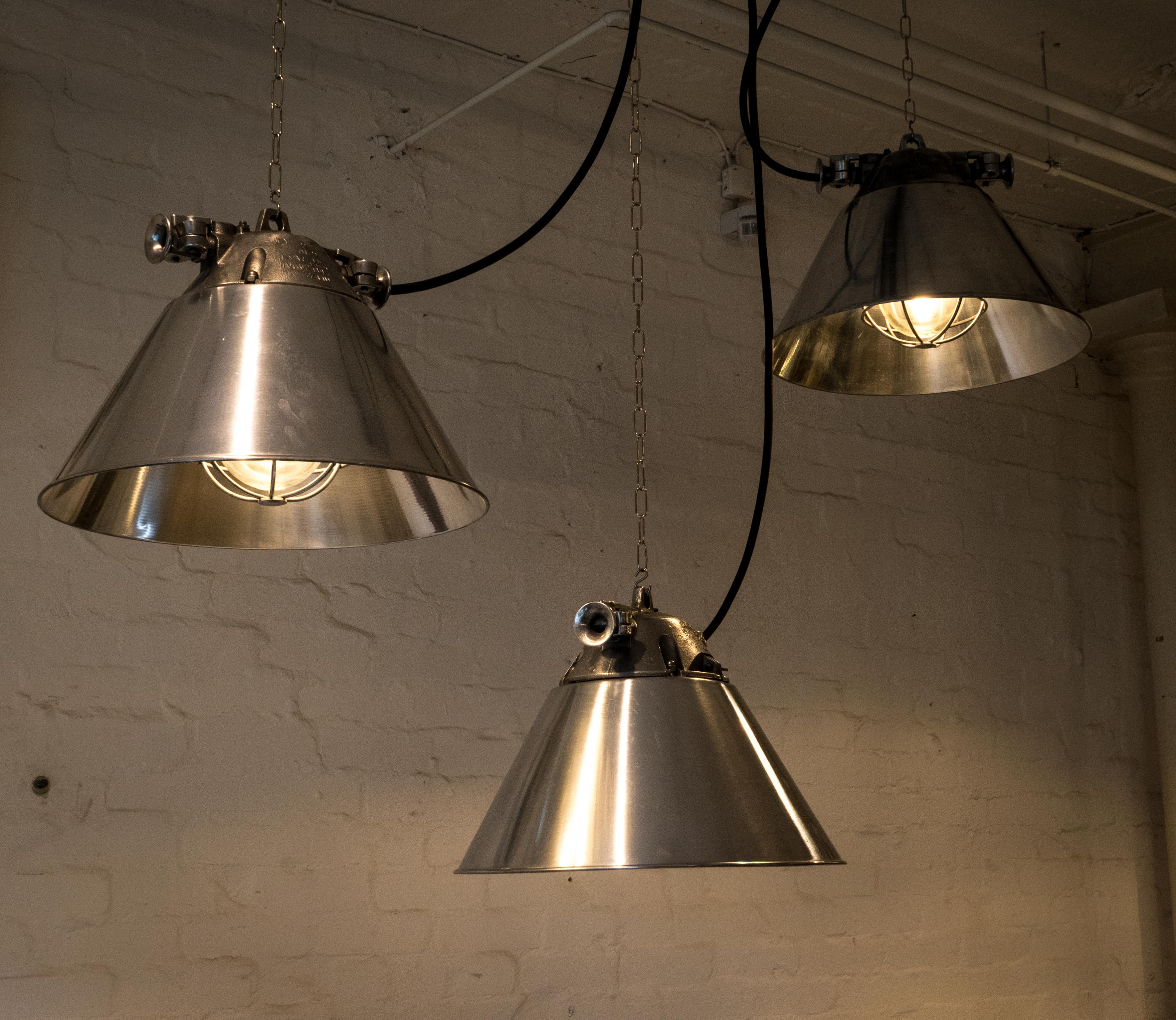 Polish pendant lamp fully polished