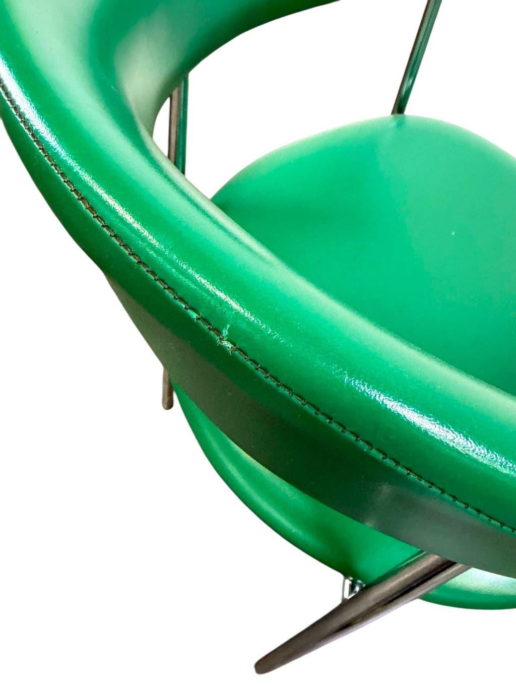 Chaise vintage chromée avec revêtement en skaï vert