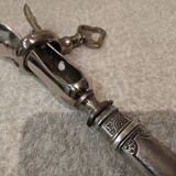 Silver metal handle in the style of Louis XVI.