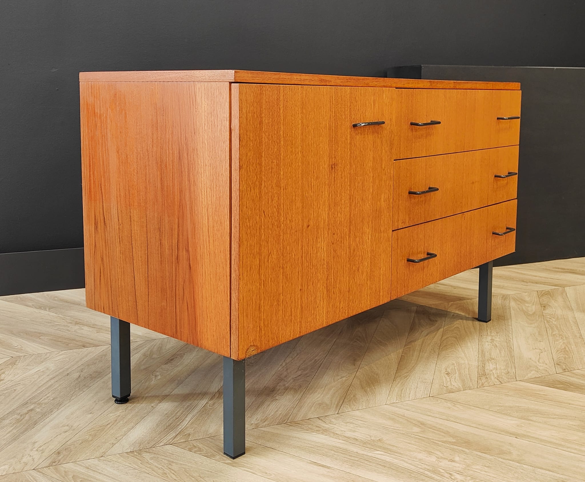 Vintage chest of drawers