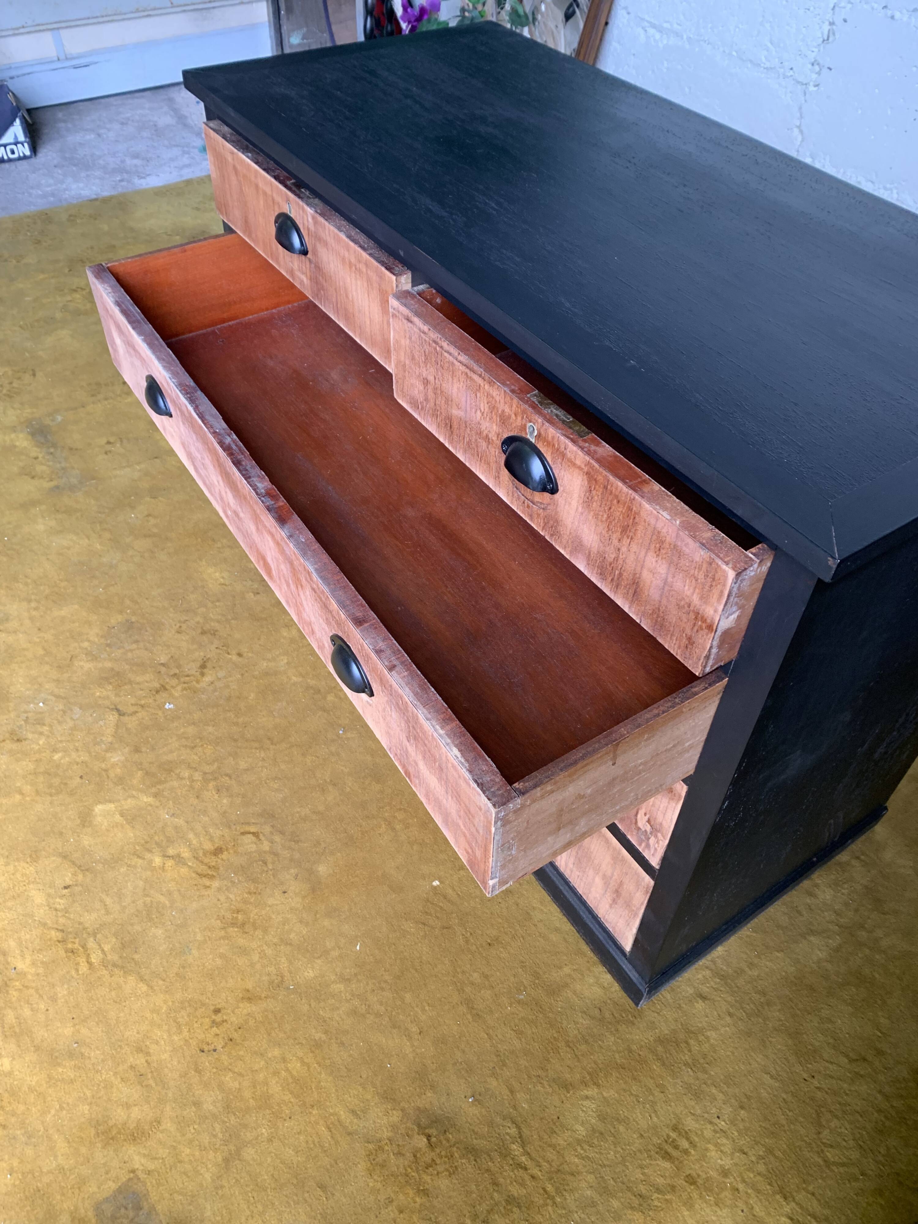 Raw chest of drawers