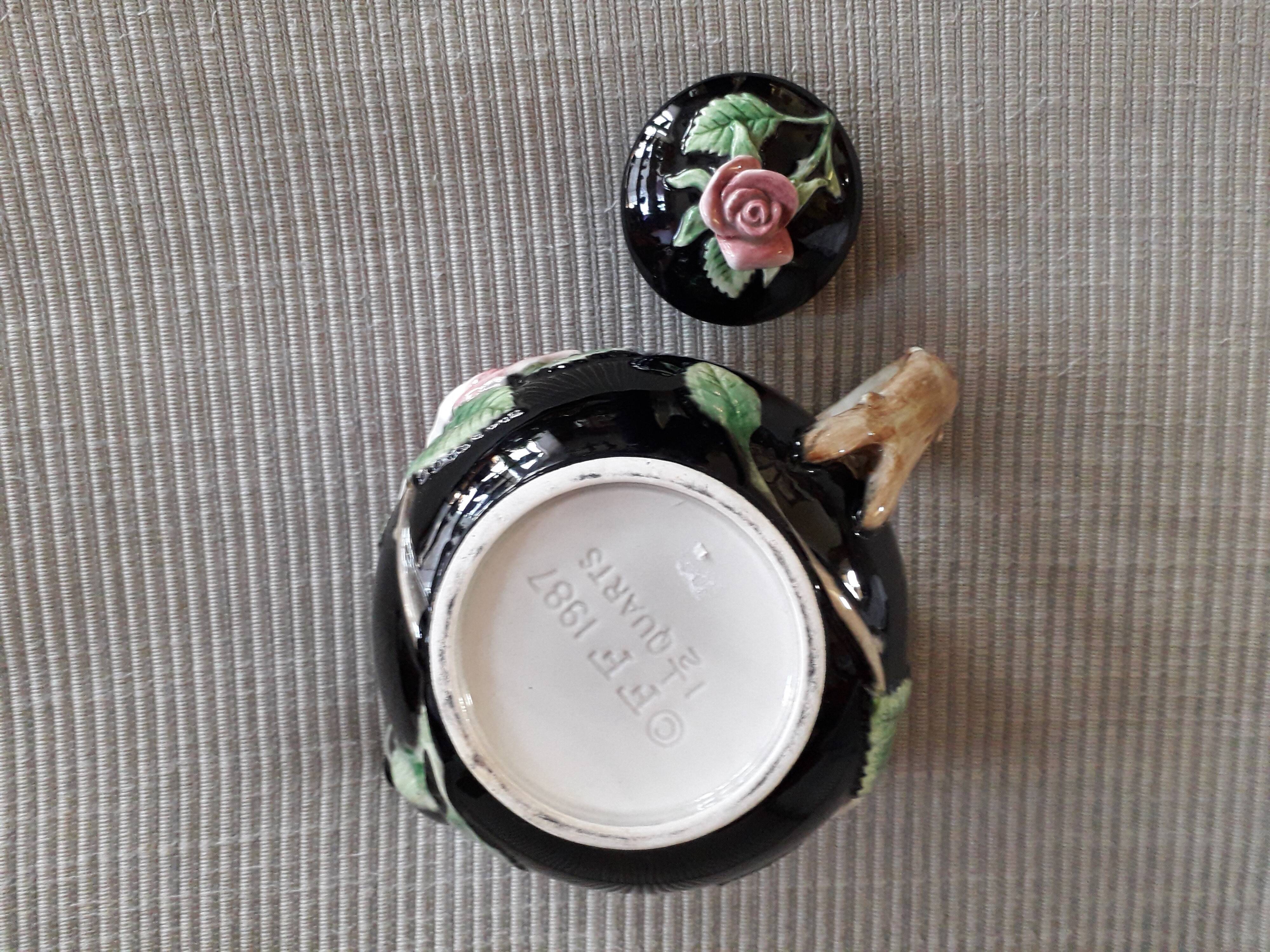 Vintage teapot in slip from the 80s