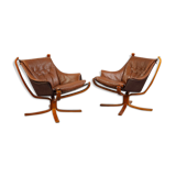 Paire de fauteuils modèle "Falcon"