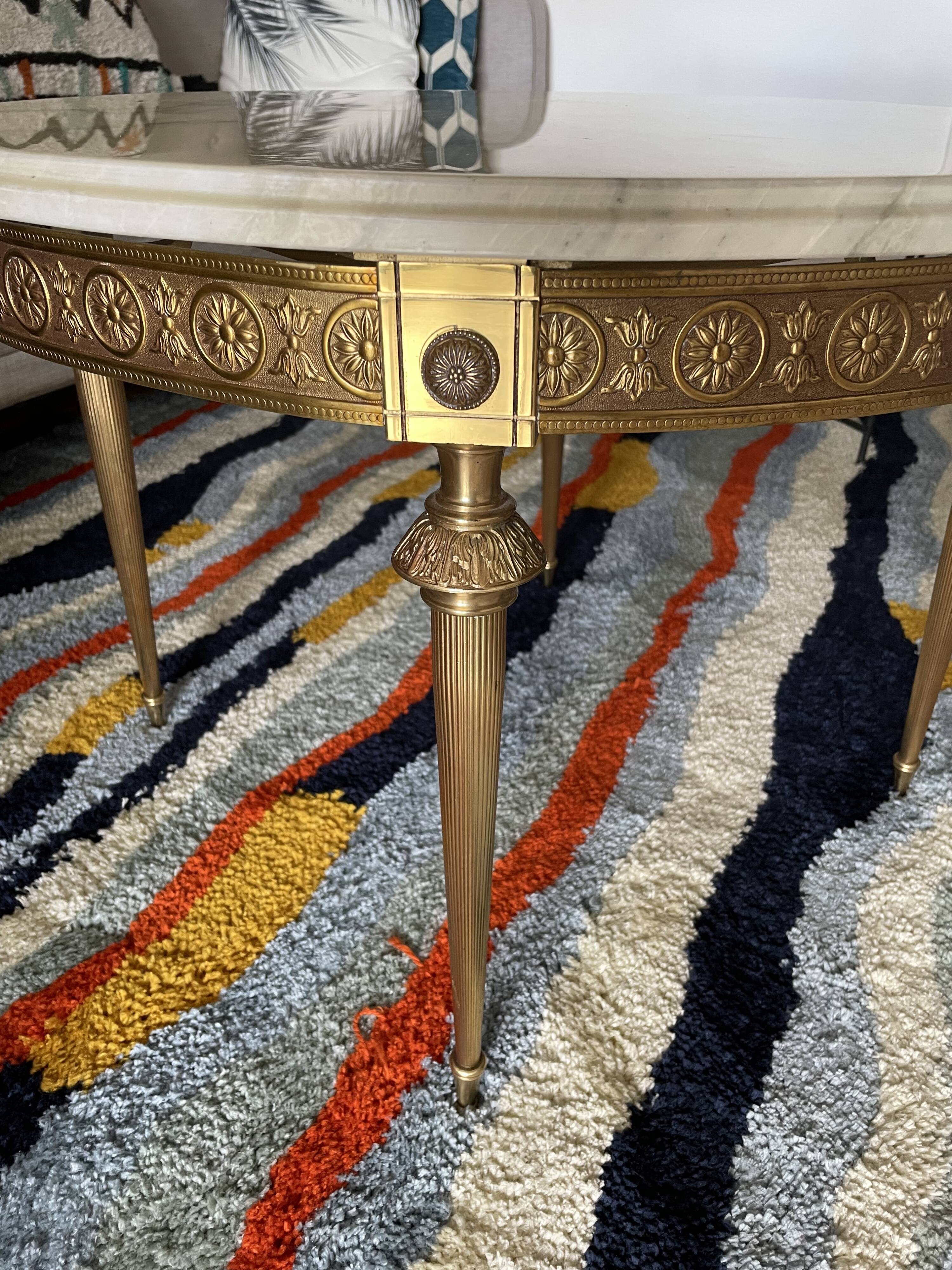 Neoclassical coffee table Louix XV in white marble and brass