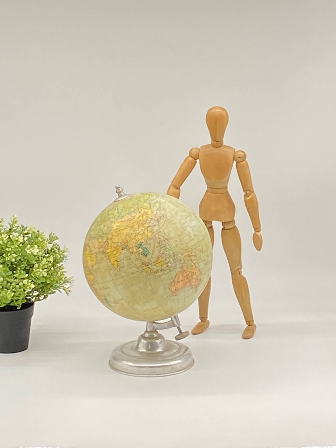 Globe 🌍 terrestrial Taride France 🇫🇷, vintage / old / circa 1960