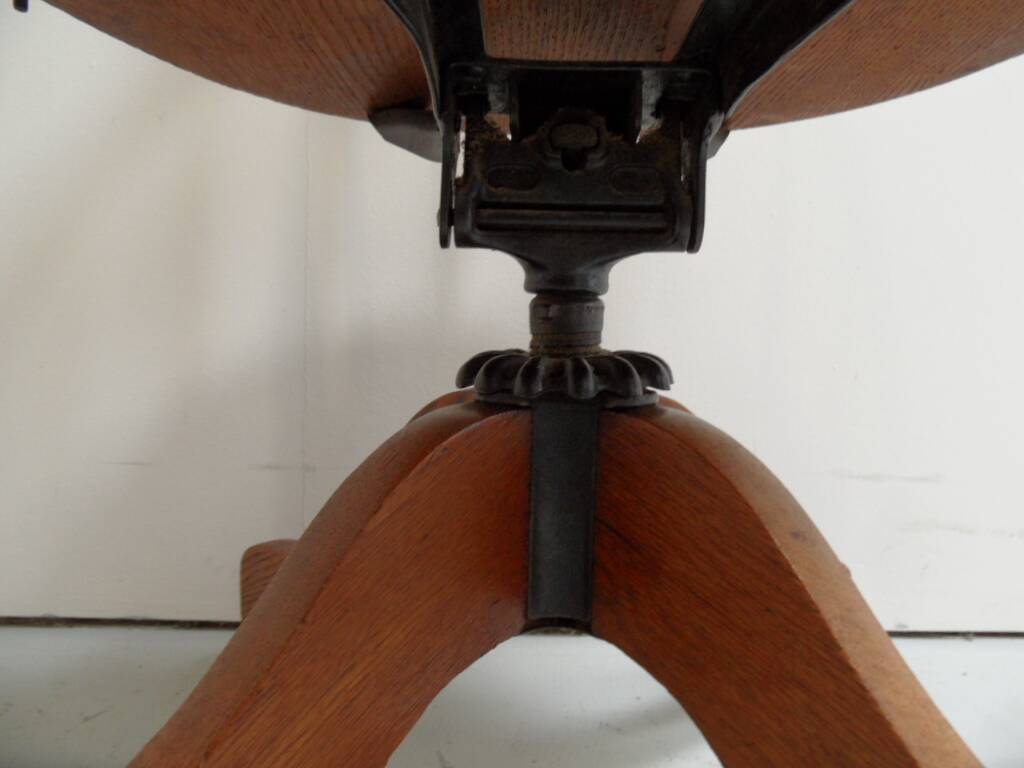 Fauteuil de bureau en chêne ancien