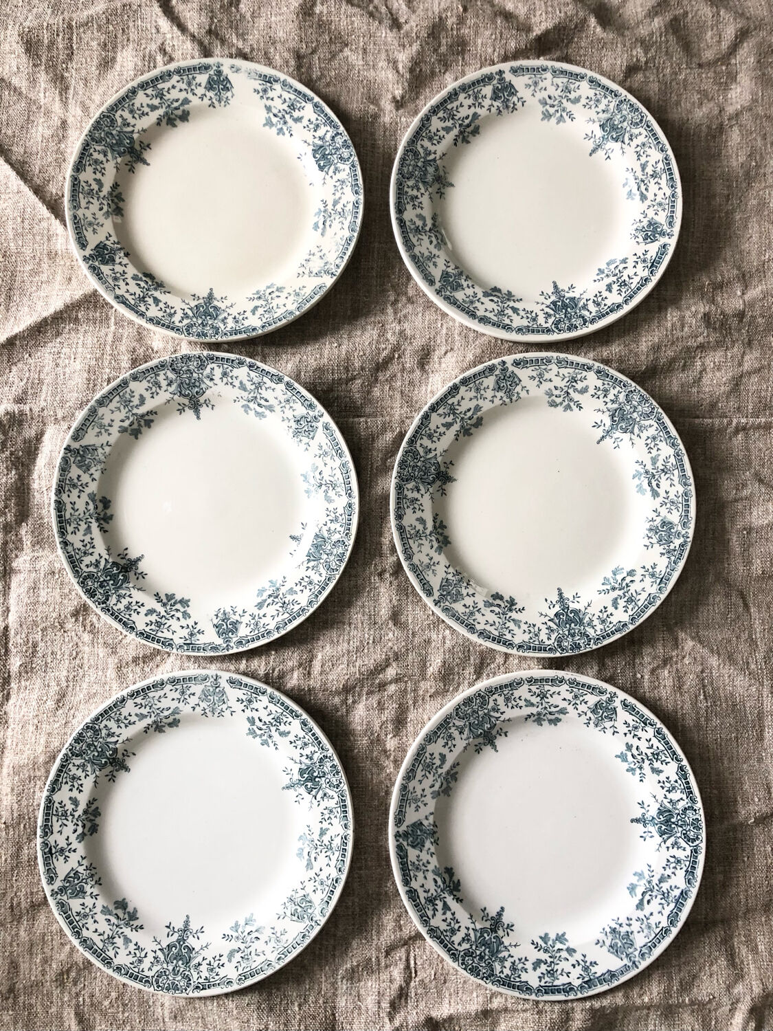 10 hollow plates and 12 flat plates fontainebleau