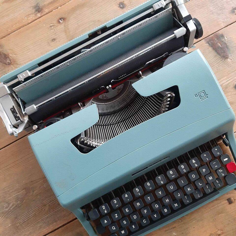 Olivetti Lettera 32 typewriter