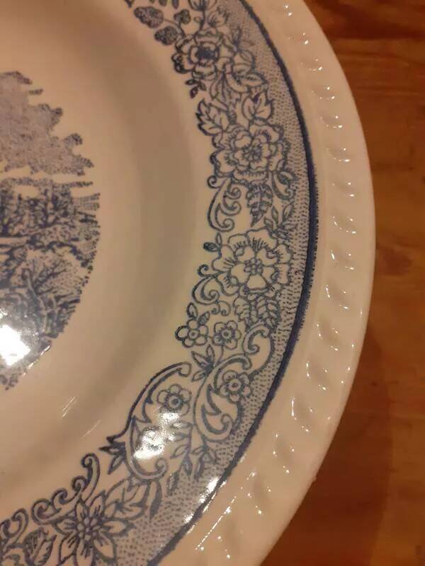 Set of 6 vintage English style soup plates