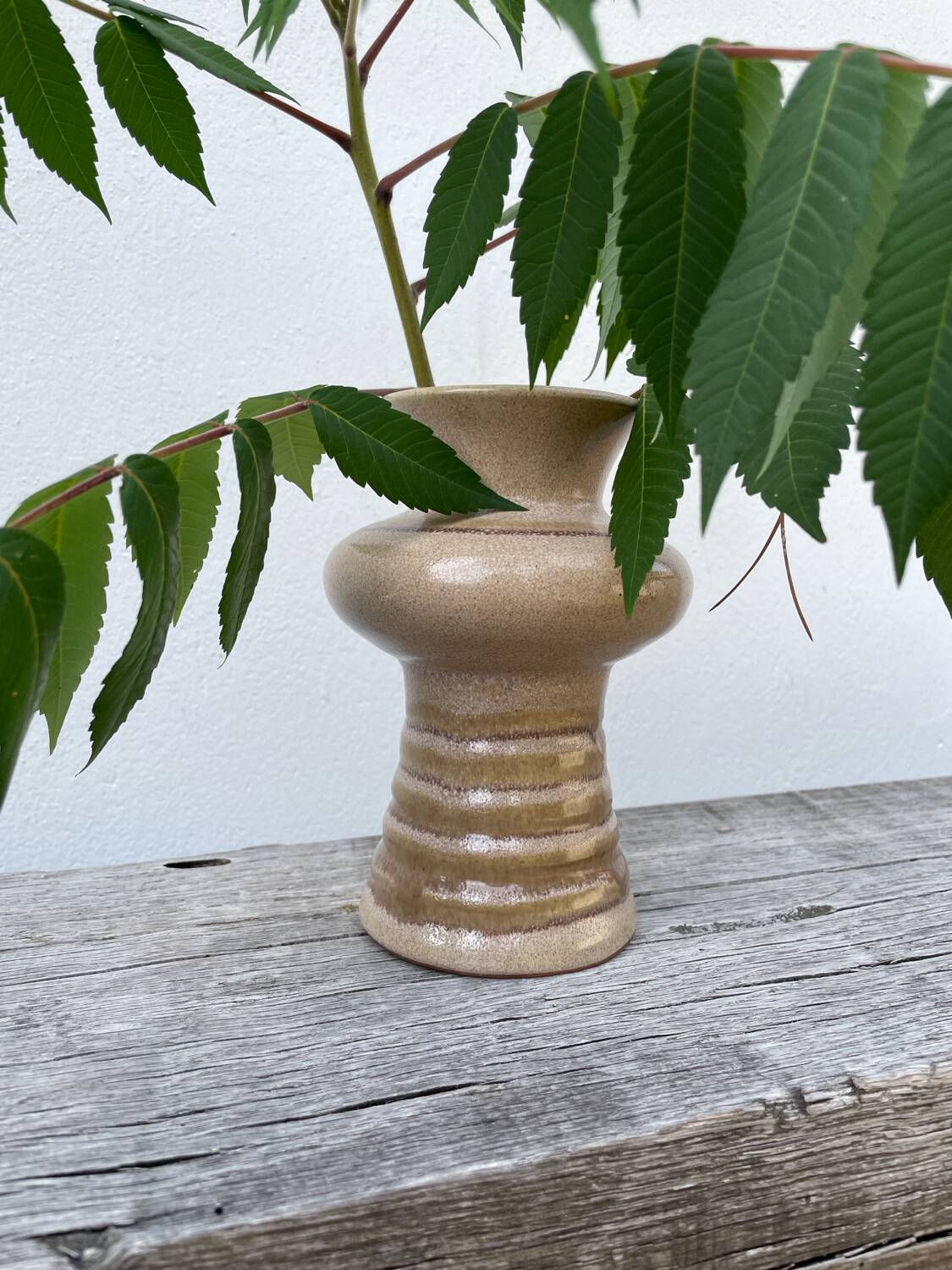 Vase en grès beige 1970