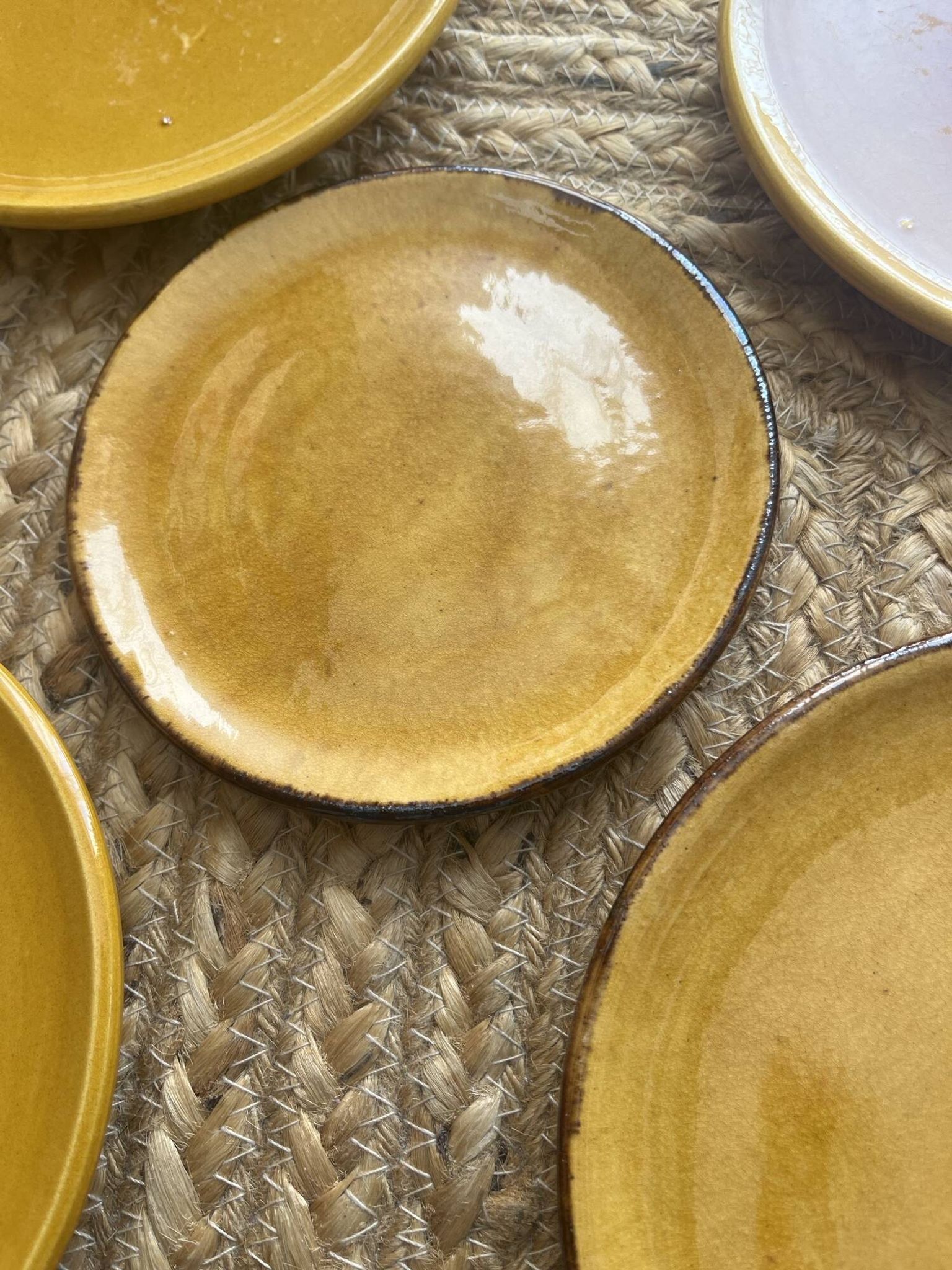 5 assiettes en céramique années 60, style Biot