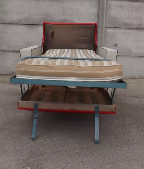 Fauteuil canapé lit convertible en lit d'une personne vintage 1950 rétro