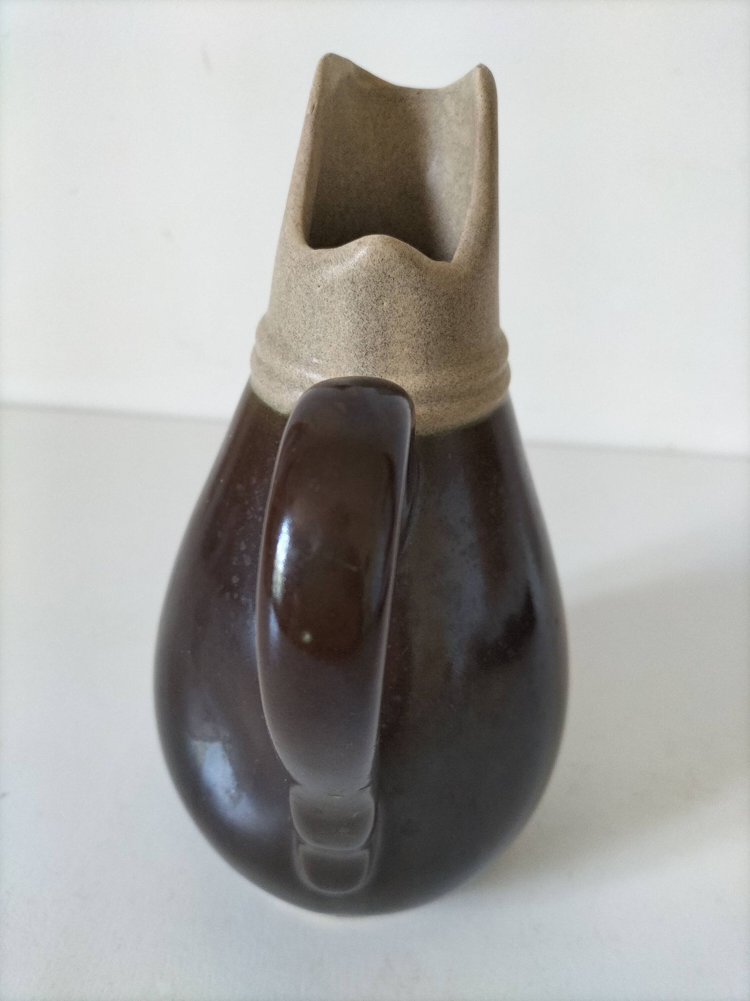 Two-tone stoneware jug model 424