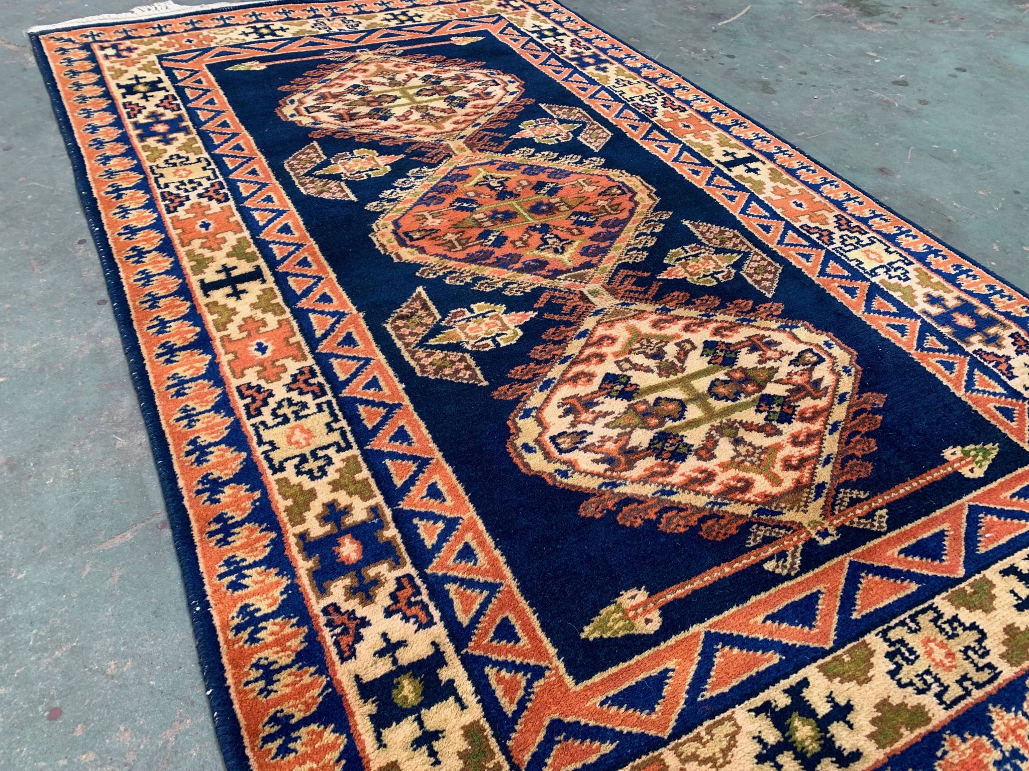 Vintage Kamseh Rug 190x137 cm, medium, Tribal oriental Carpet truly Shabby Chic
