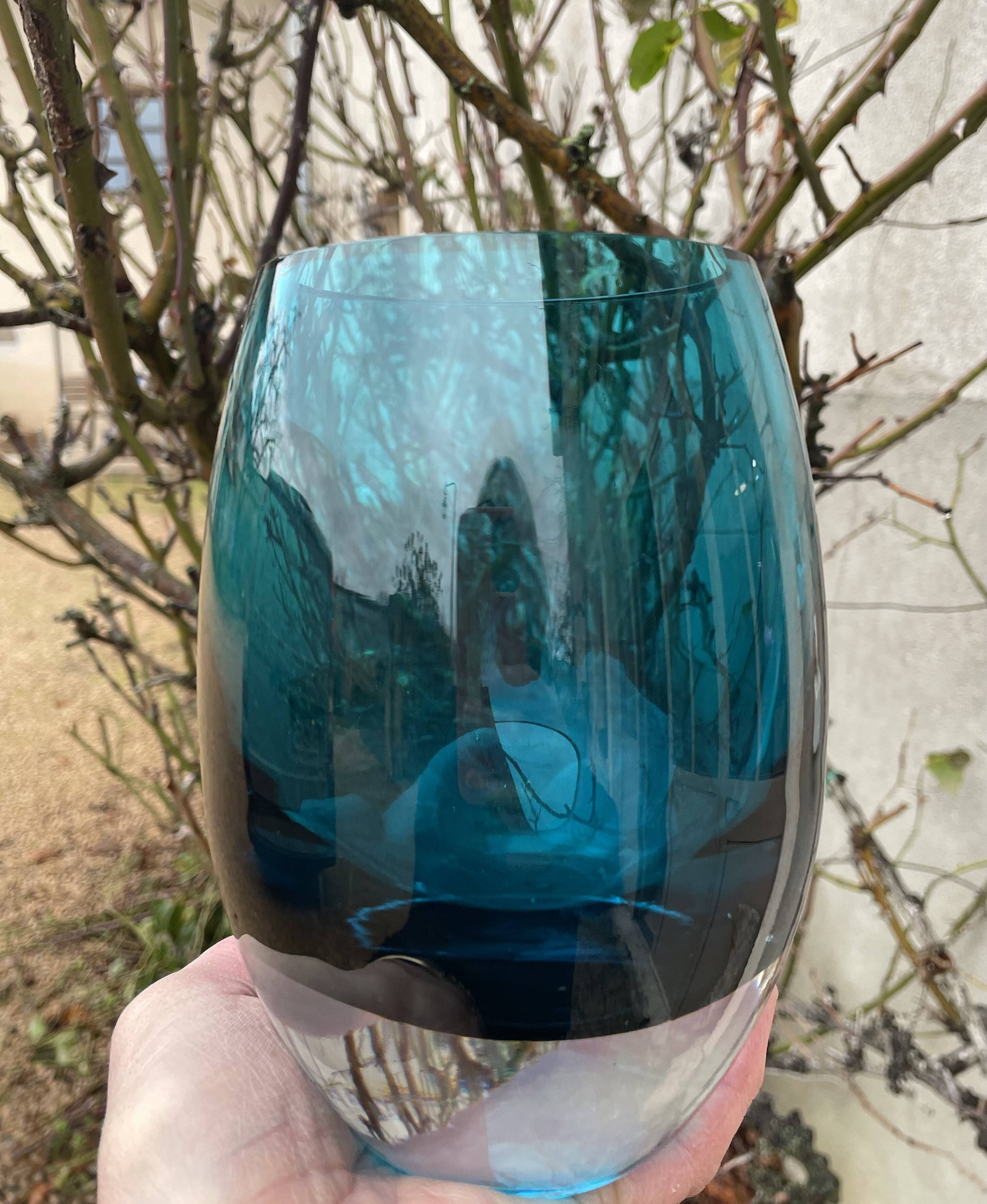 Plat en verre couleur bleu vert de forme ogive