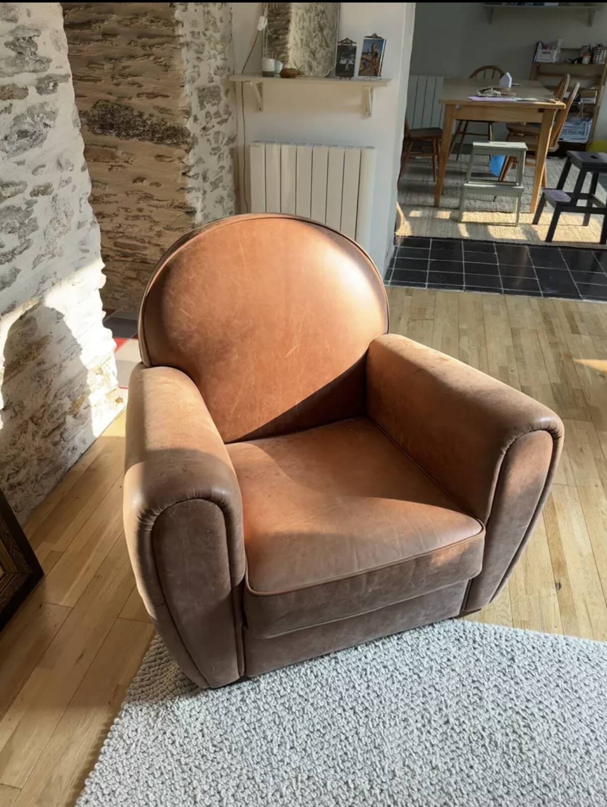 Bradford club armchair in full-grain cowhide leather, tawny colour.