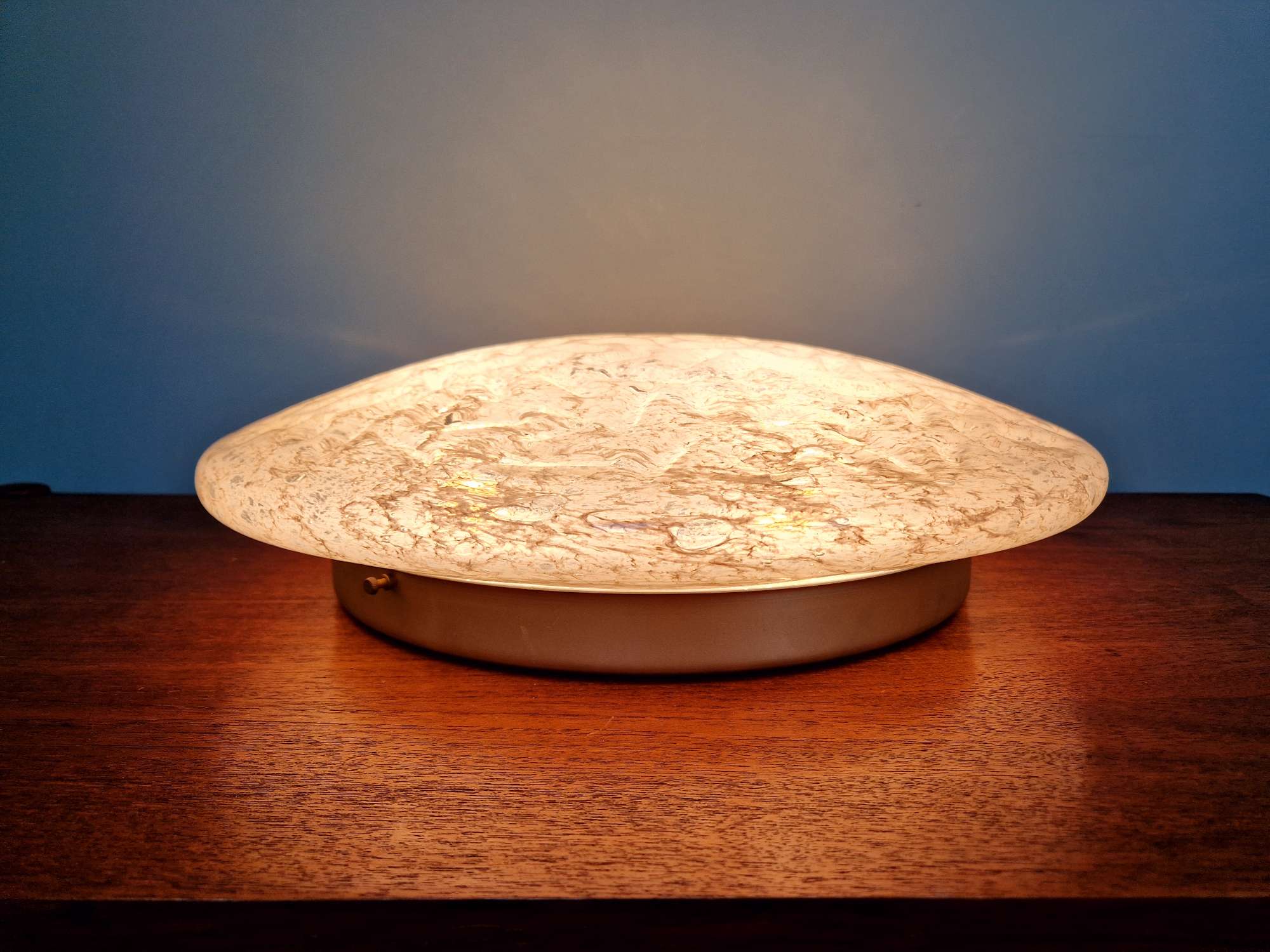 Grand plafonnier en verre glacé (diam 45cm), Doria, 1970