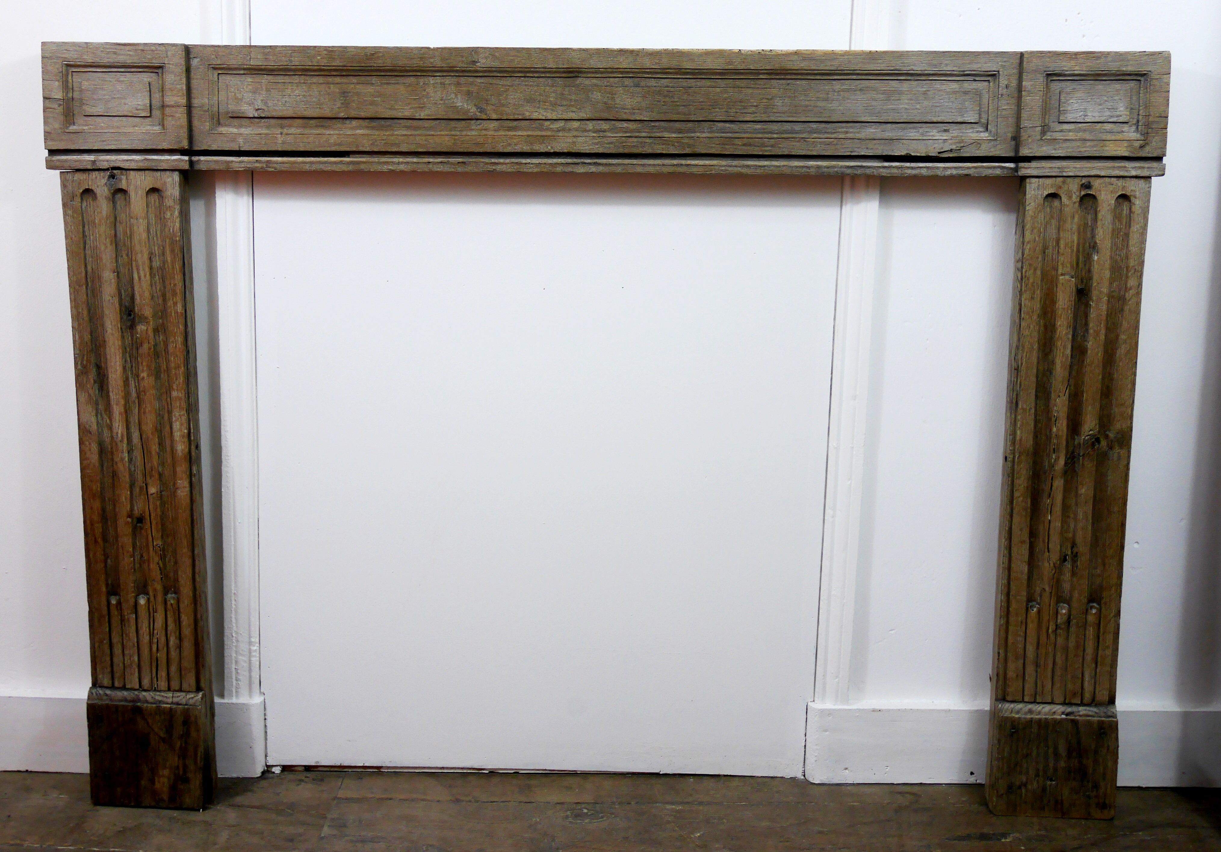 Old facade chene wood fireplace