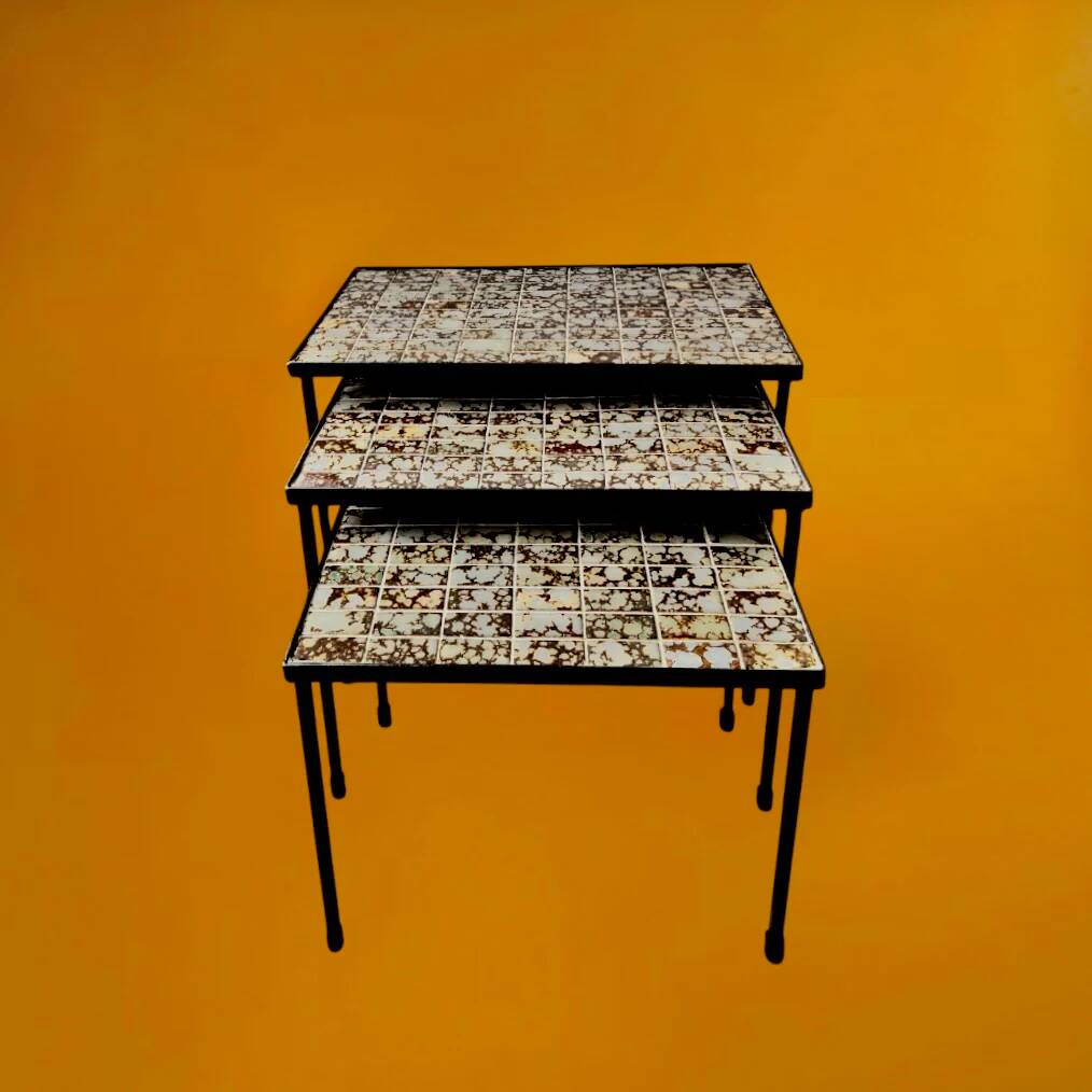 Tables gigognes en céramique, mosaïque et métal noir, années 60-70