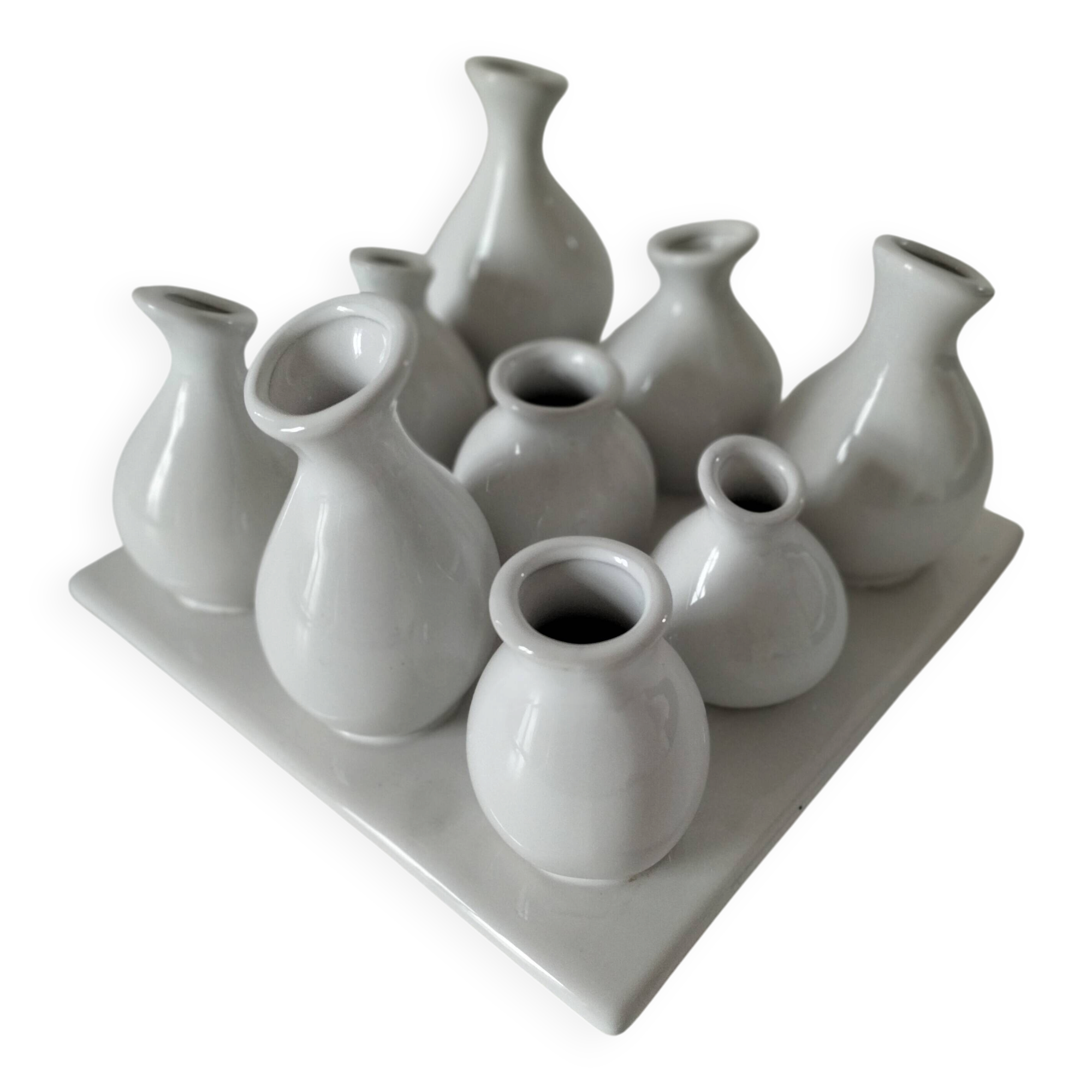 Multiple vintage white soliflore – centrepiece with 9 ceramic vases