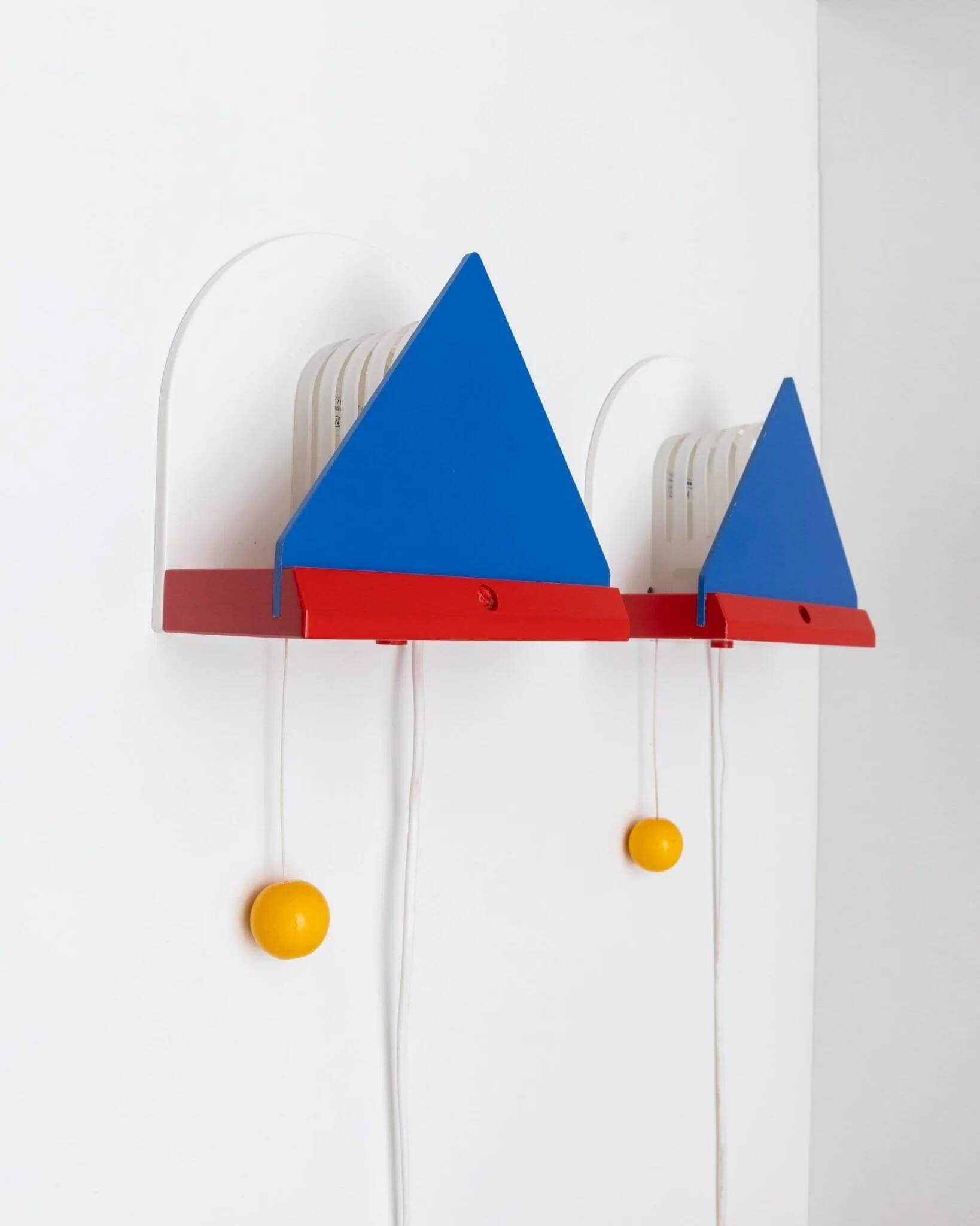 Set de lampes murales Stoja multicolores de style Memphis en métal peint par IKEA x Sottsass, années 1980.