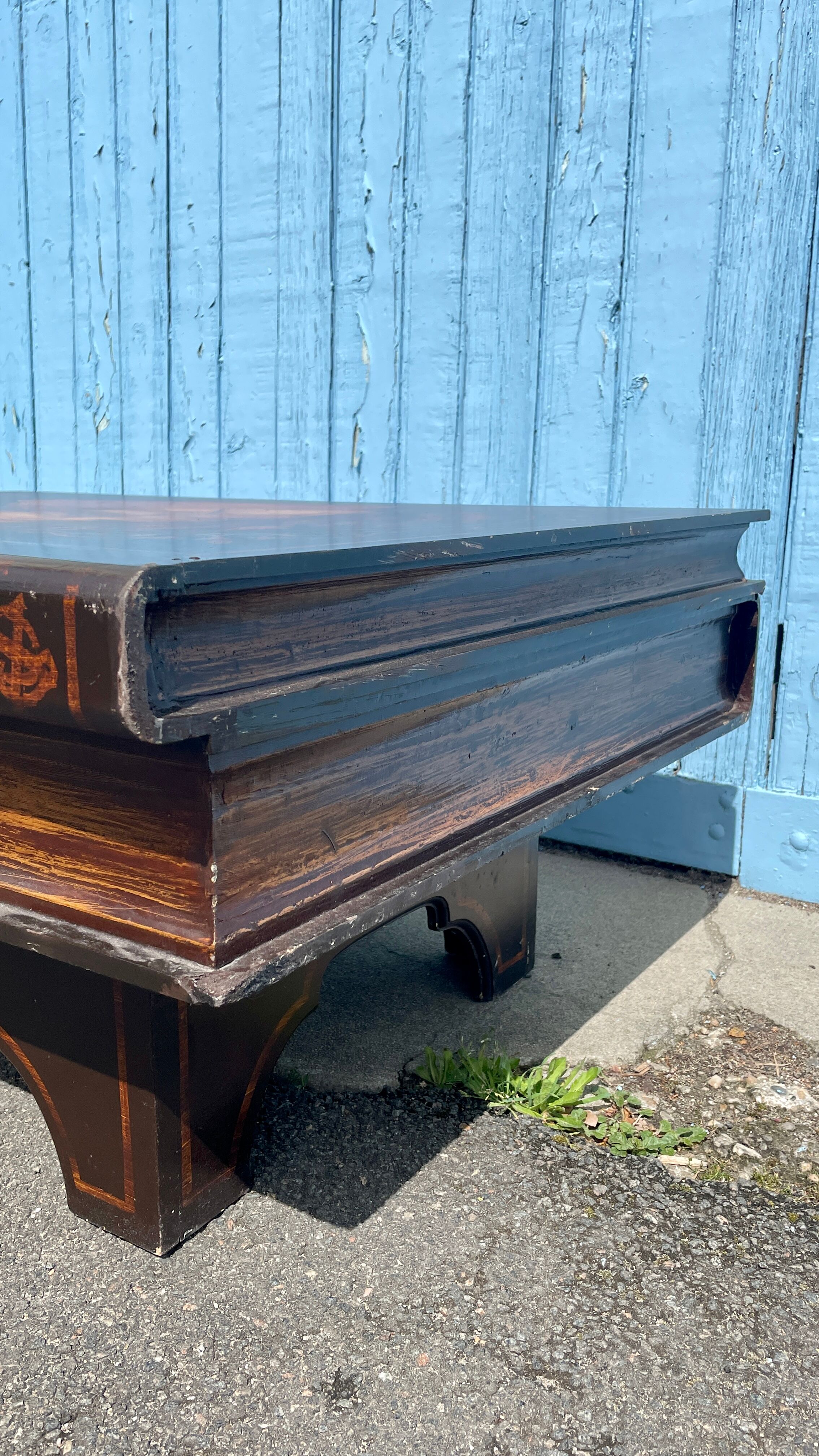 Table basse façon livre ancien, XXe siècle