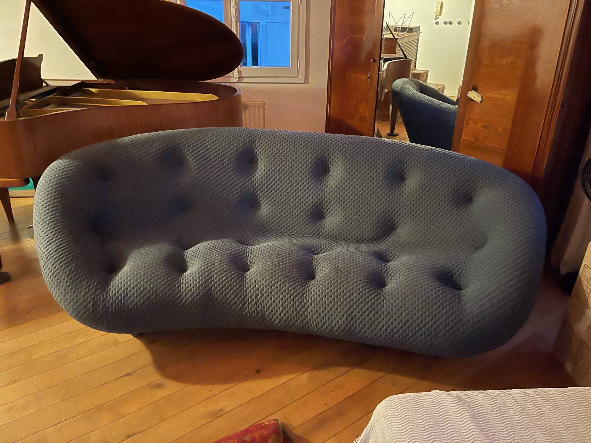 Very large Ploum sofa, 3 seats, high back, anthracite gray, Ligne Roset