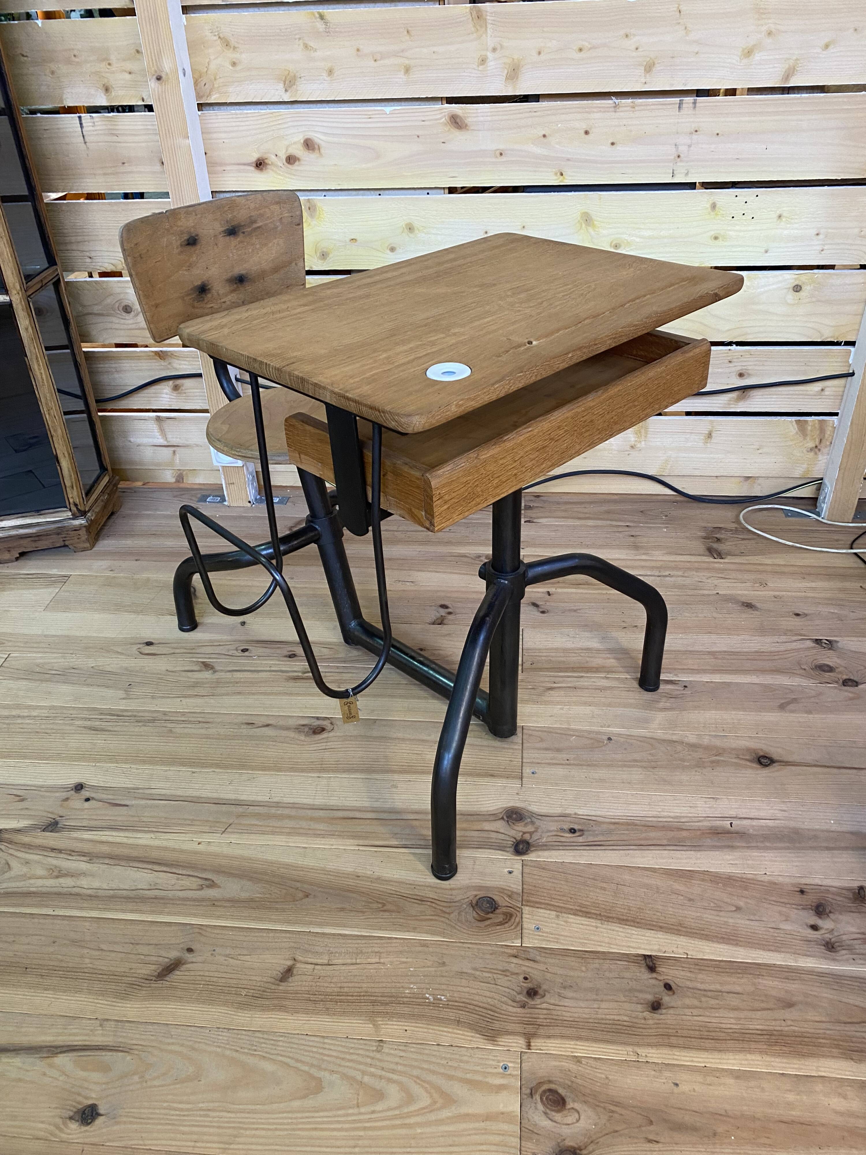 Desk - extendable school desk