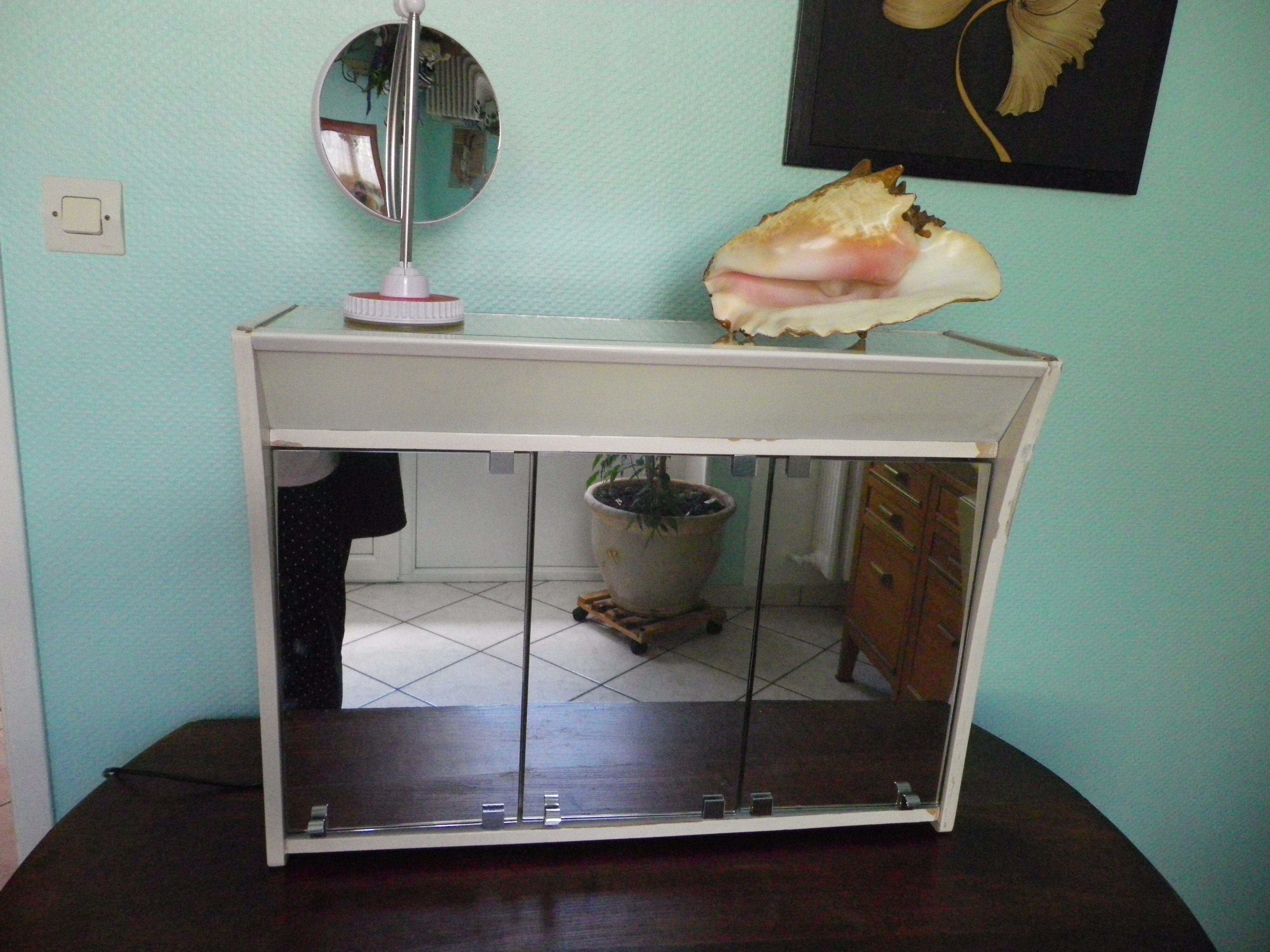 Pharmacy cabinet, 3 mirror doors, double lighting, power outlet and Bakelite switch