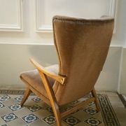 Fauteuil haut scandinave wing chair velour marron