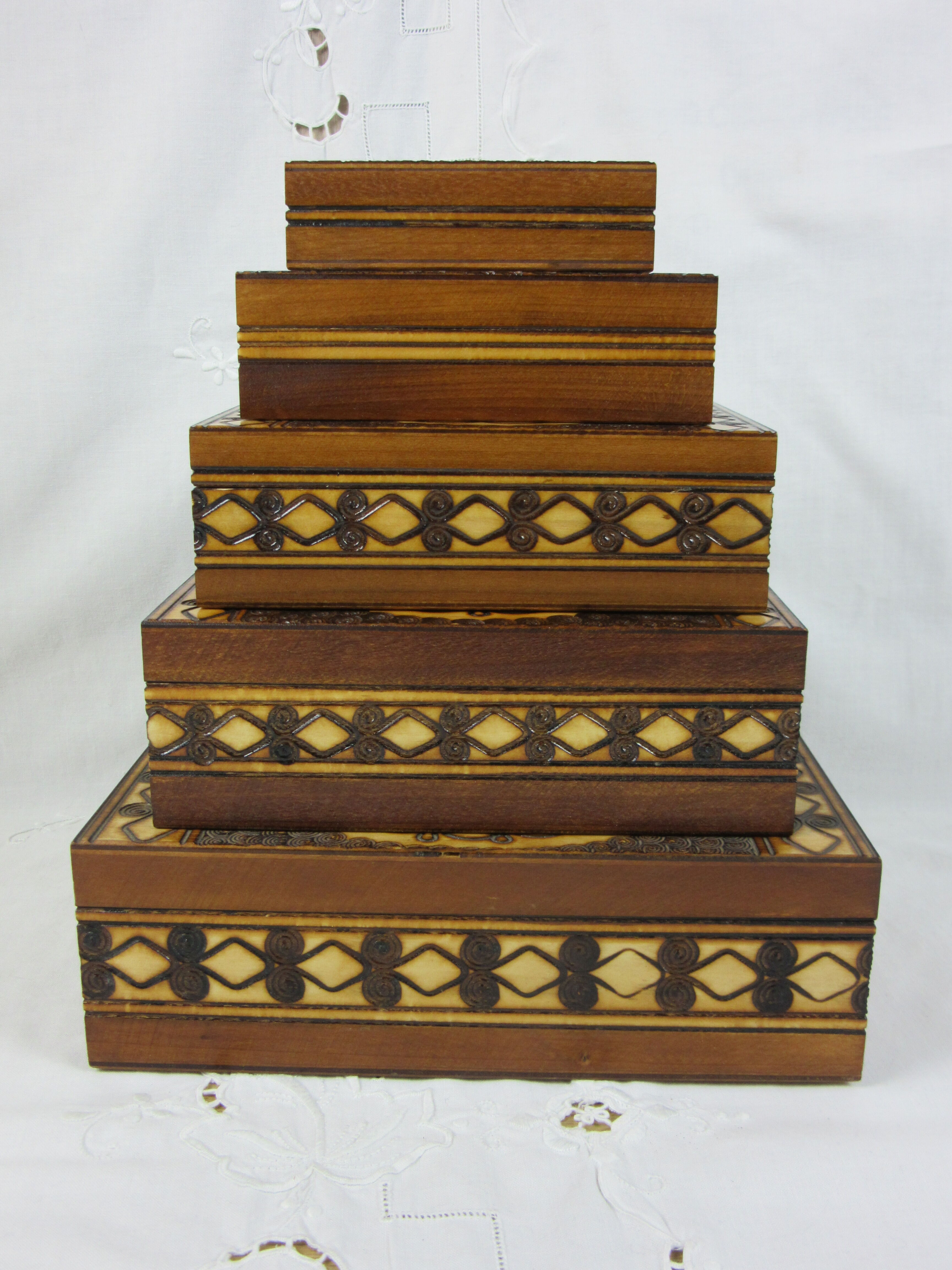 Set de 5 bois gigognes en bois